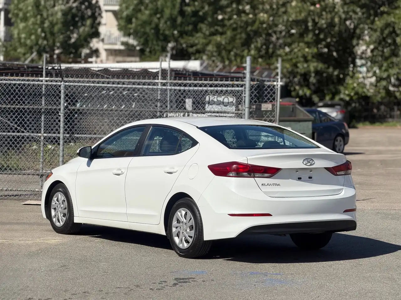 Hyundai ELANTRA снимка Hyundai ELANTRA