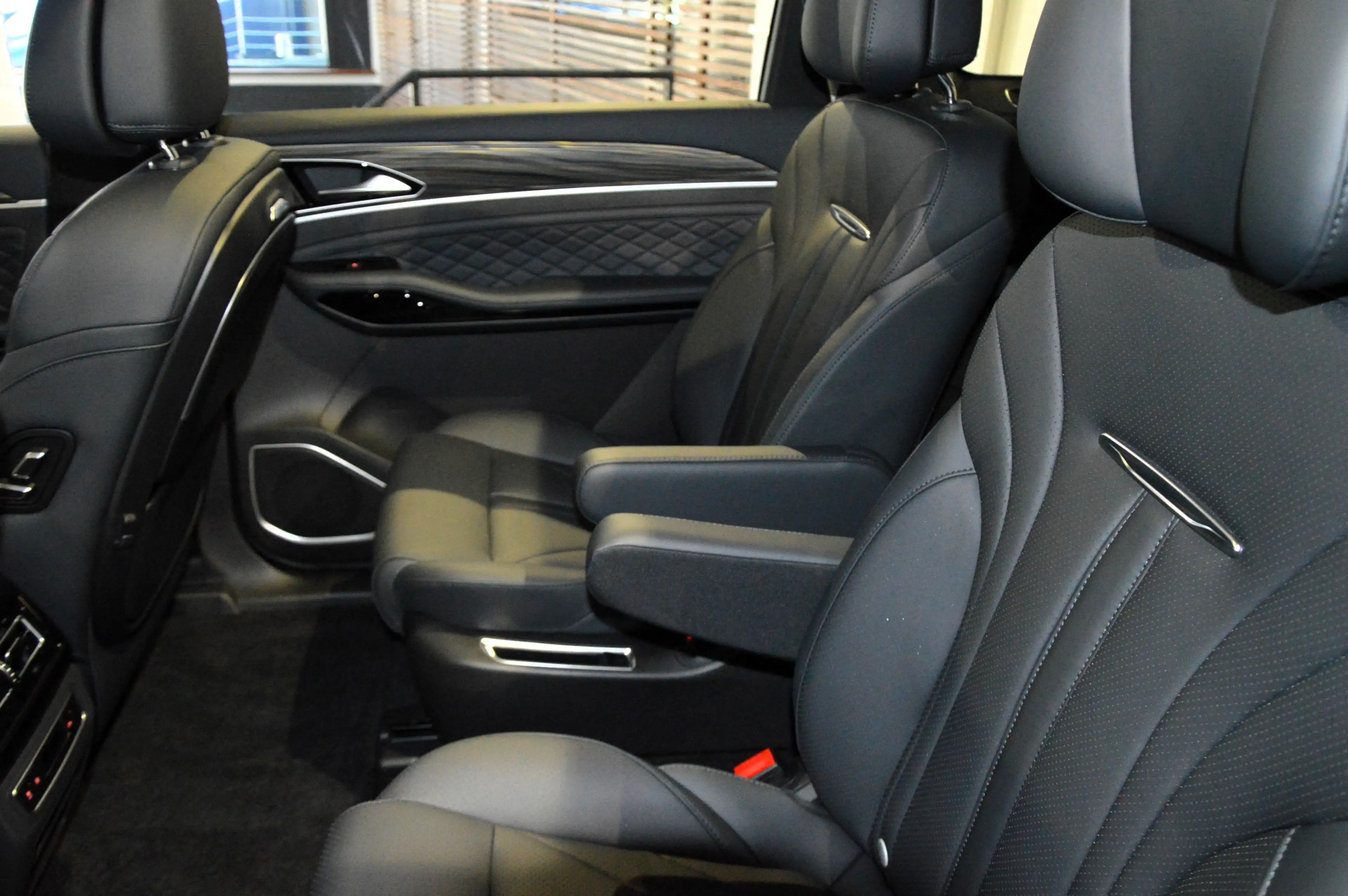 Forthing Forthing 4 PHEV 7 Sitze, Plug In Hybrid — photo 9