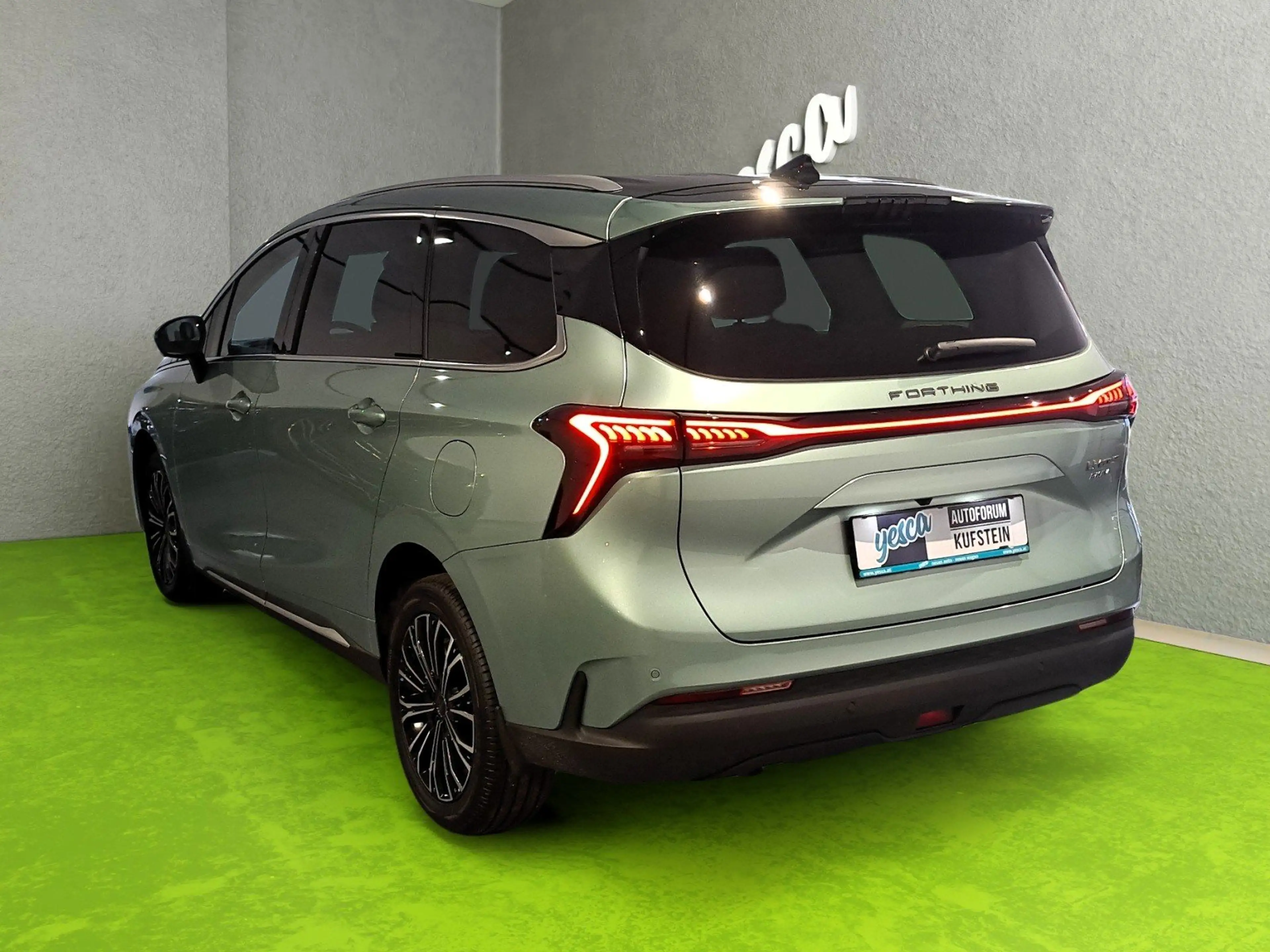 Forthing Forthing 4 PHEV 7 Sitze, Plug In Hybrid — photo 3