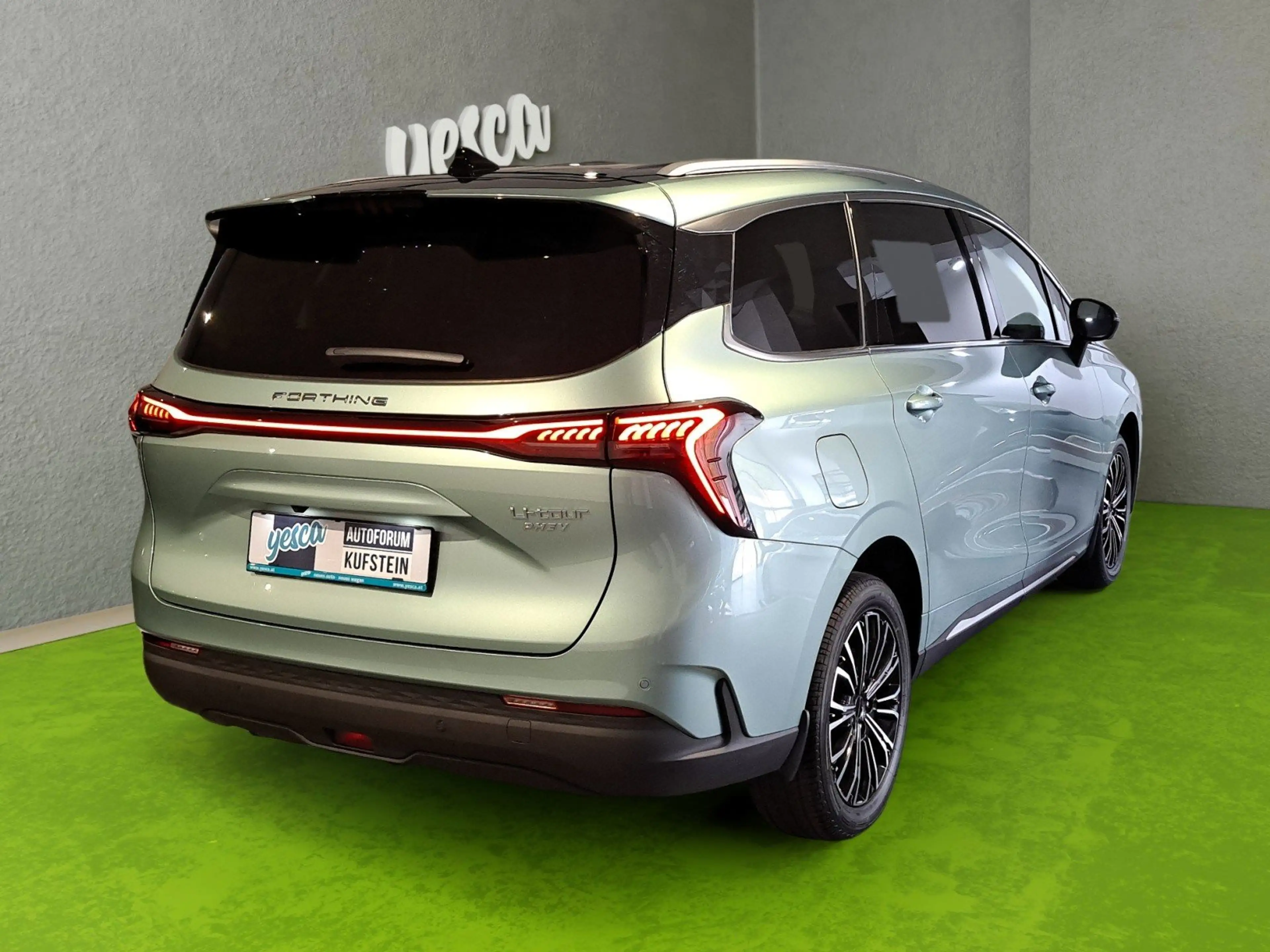 Forthing Forthing 4 PHEV 7 Sitze, Plug In Hybrid — photo 4