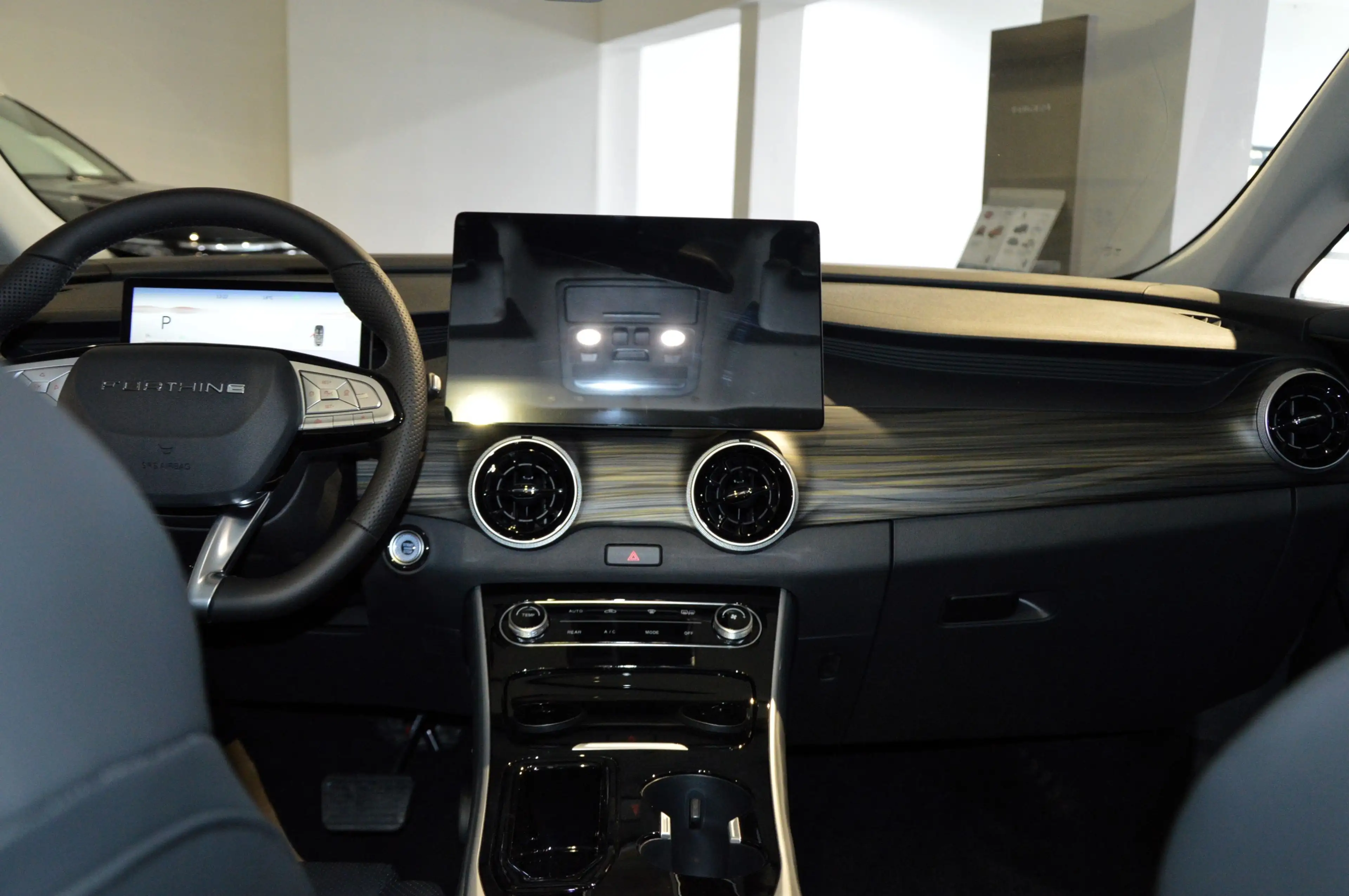 Forthing Forthing 4 PHEV 7 Sitze, Plug In Hybrid — photo 10