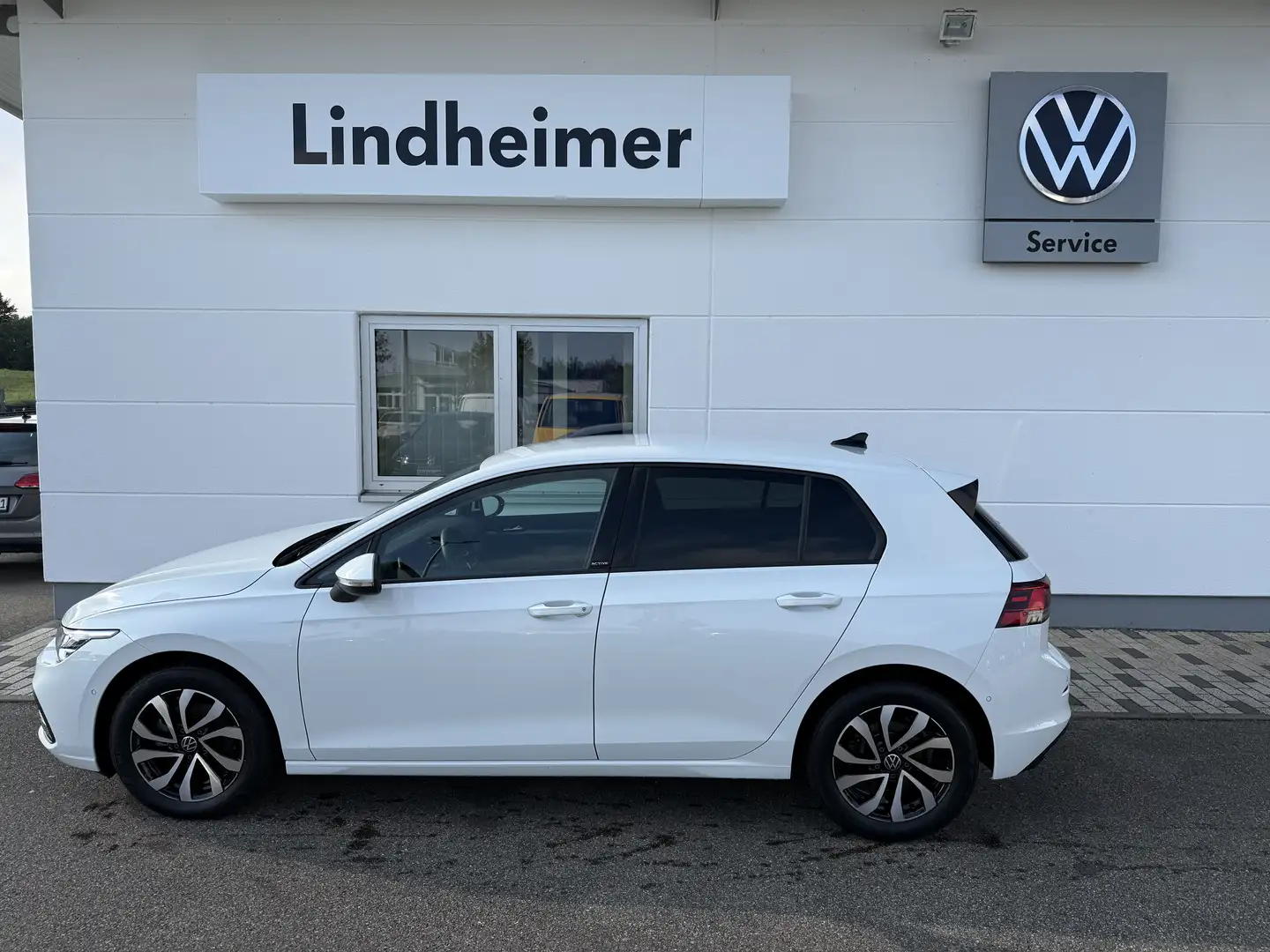 Volkswagen Golf Life 1.5 eTSI IQ.Drive/Navi/RFK/SideAssist/SHZ Weiß - 2