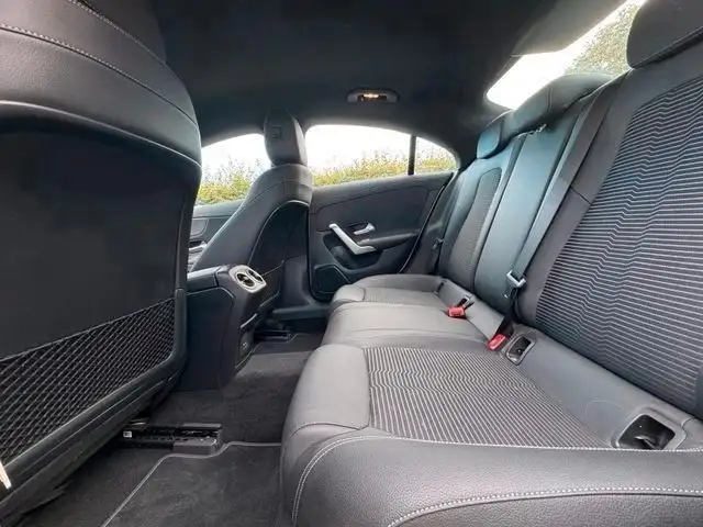 Mercedes-Benz 250 view 10