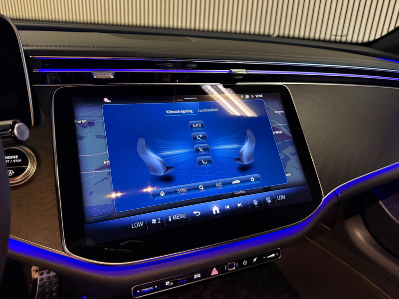 Mercedes-Benz E 220 220D AMG STYLING-PANORAMADAK-NIGHT PAKKET-DISTRONI — photo 23