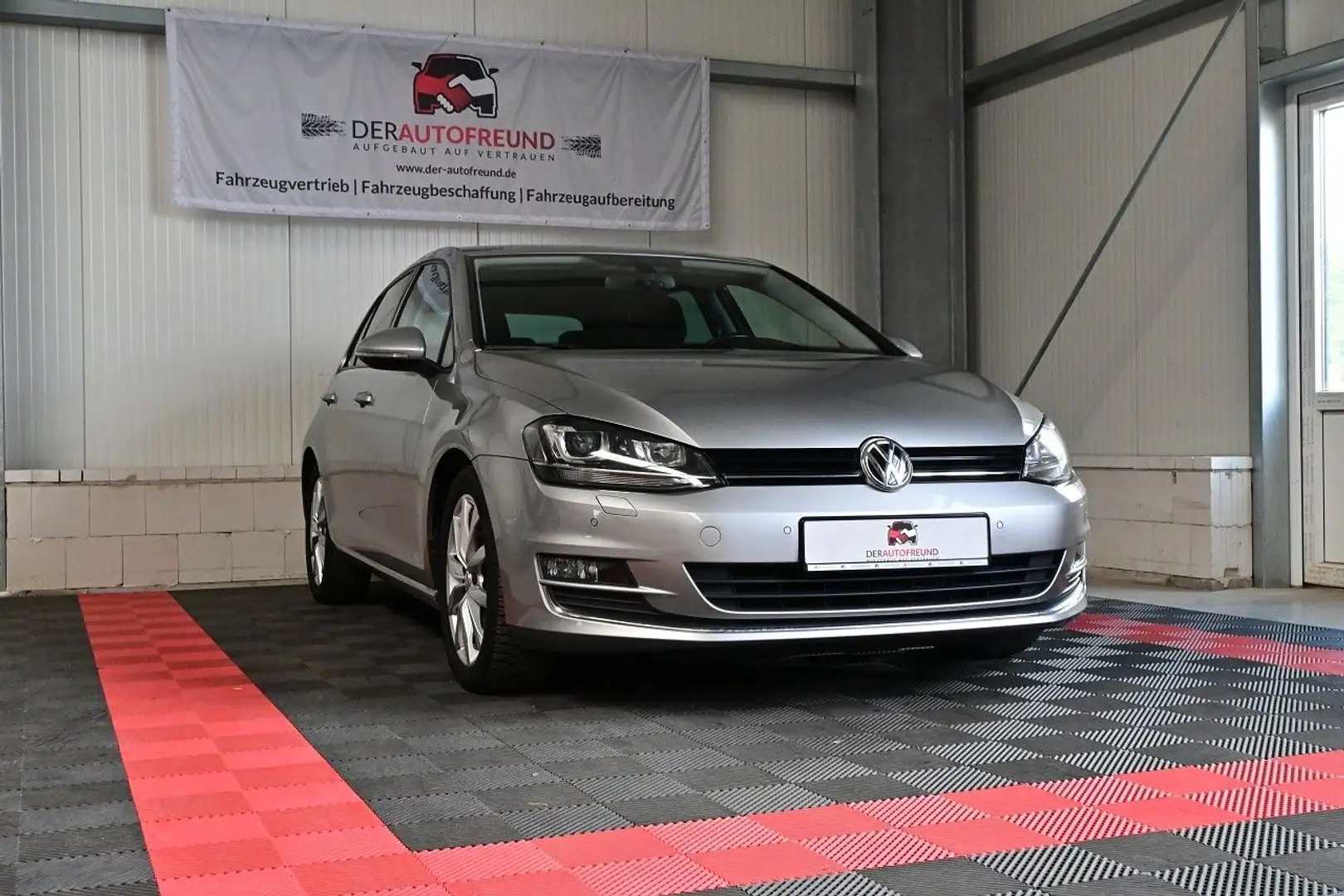 Volkswagen Golf VII Lim. Highline BMT *Bi-Xenon/Alcantara* Silber - 1