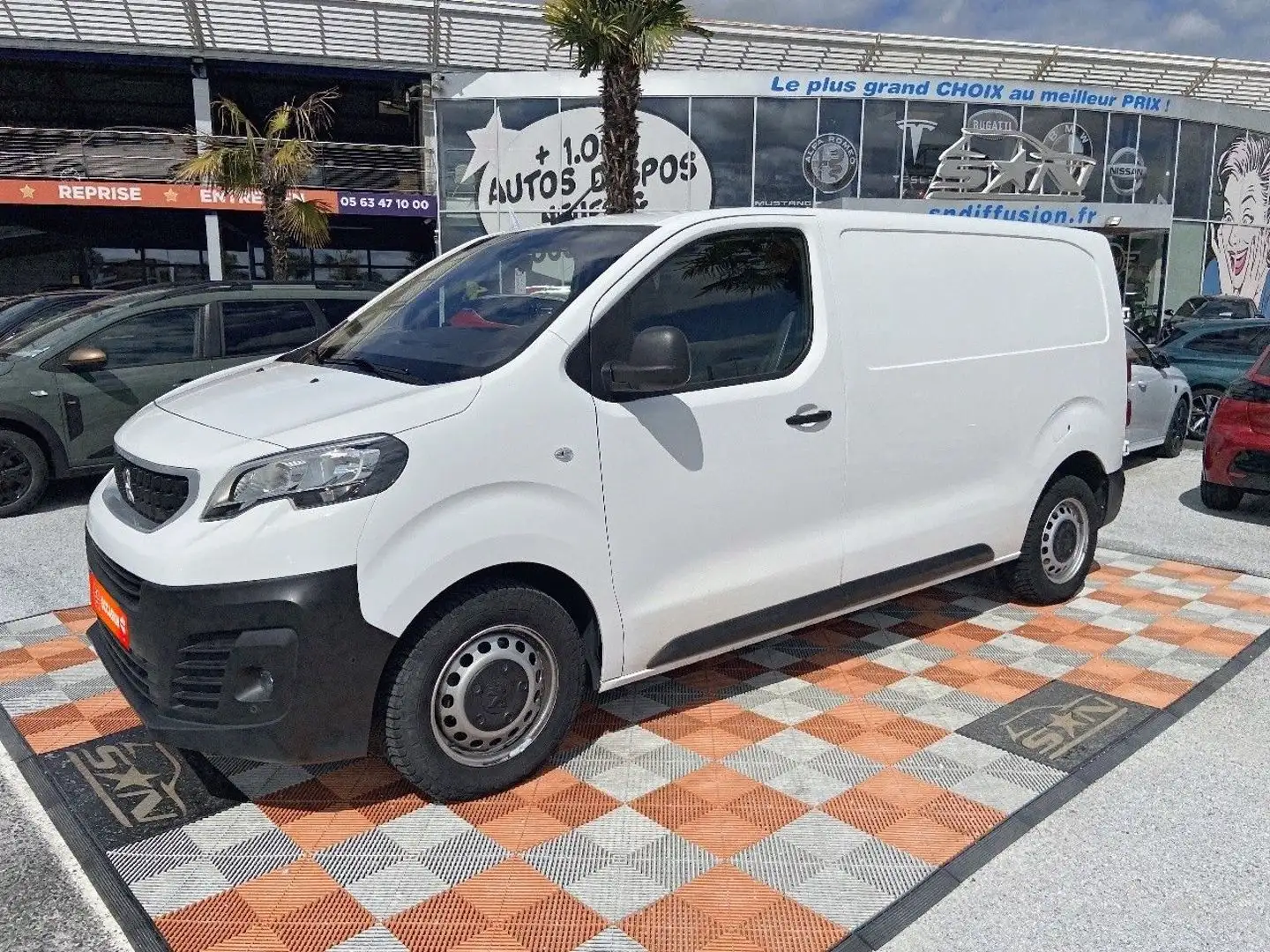 Peugeot Expert 2.0 BlueHDi 120 EAT8 STANDARD ASPHALT GPS Caméra P Bílá - 1