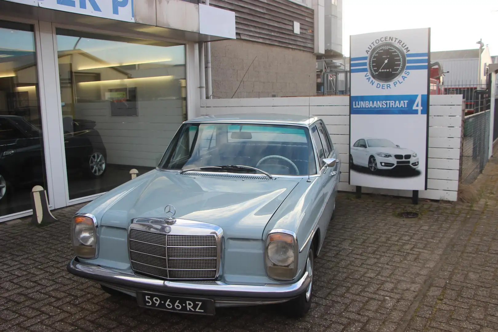 Mercedes-Benz 280 200-280 (W115) 200 D Niebieski - 1