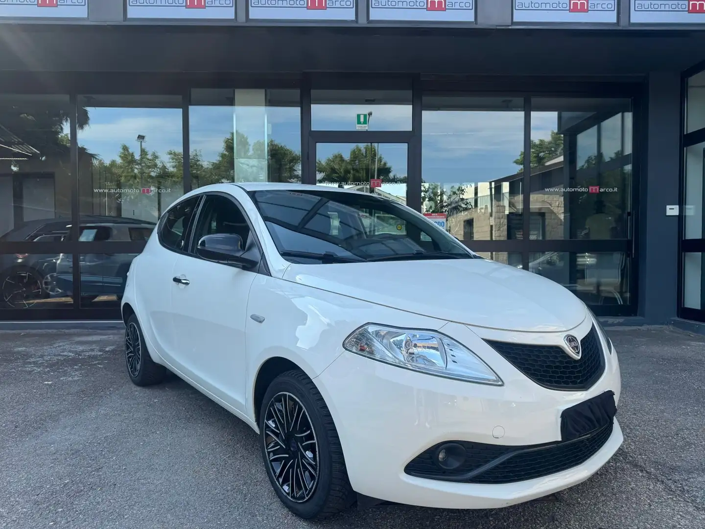 Lancia Ypsilon Ypsilon III 2015 1.2 Gold ecochic GPL NEOPATENTATI Bianco - 1