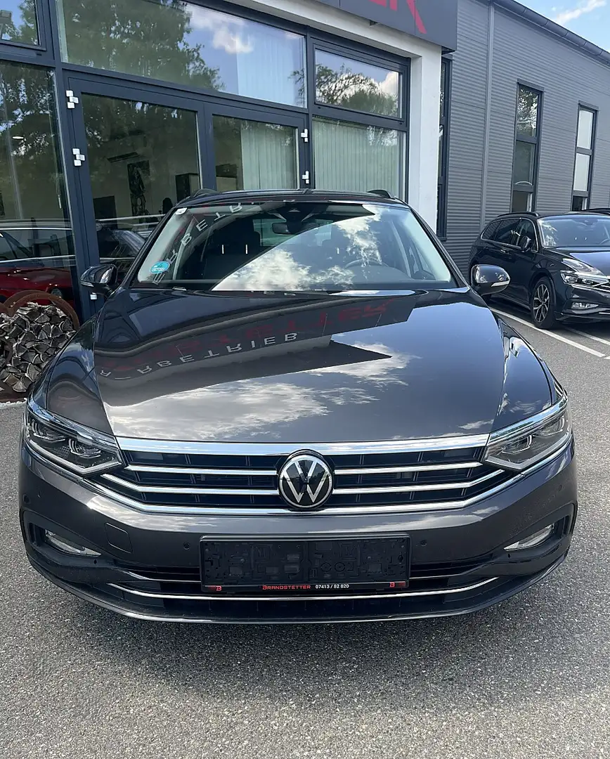 Volkswagen Passat Variant Business 2,0 SCR TDI DSG Grau - 2