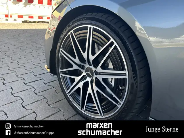 Mercedes-Benz C-Class view 11