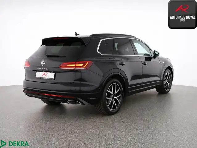 Volkswagen Touareg view 5