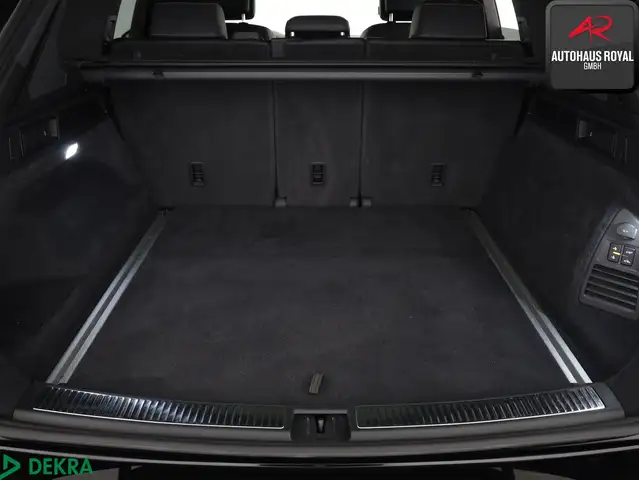 Volkswagen Touareg view 14
