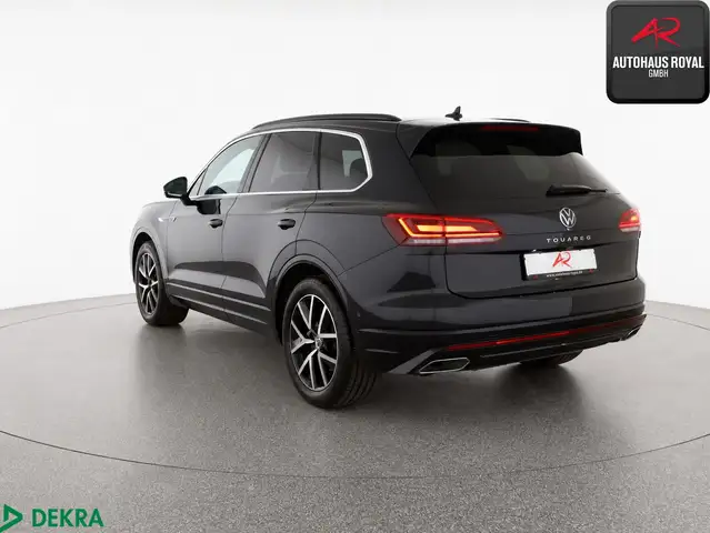 Volkswagen Touareg view 3