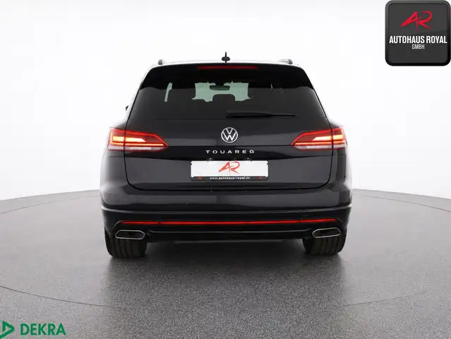 Volkswagen Touareg view 4