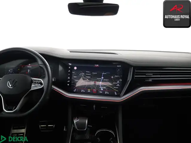 Volkswagen Touareg view 9