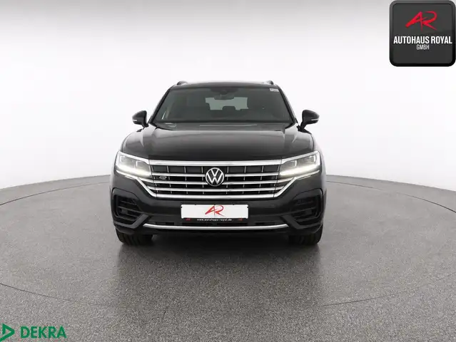 Volkswagen Touareg view 8