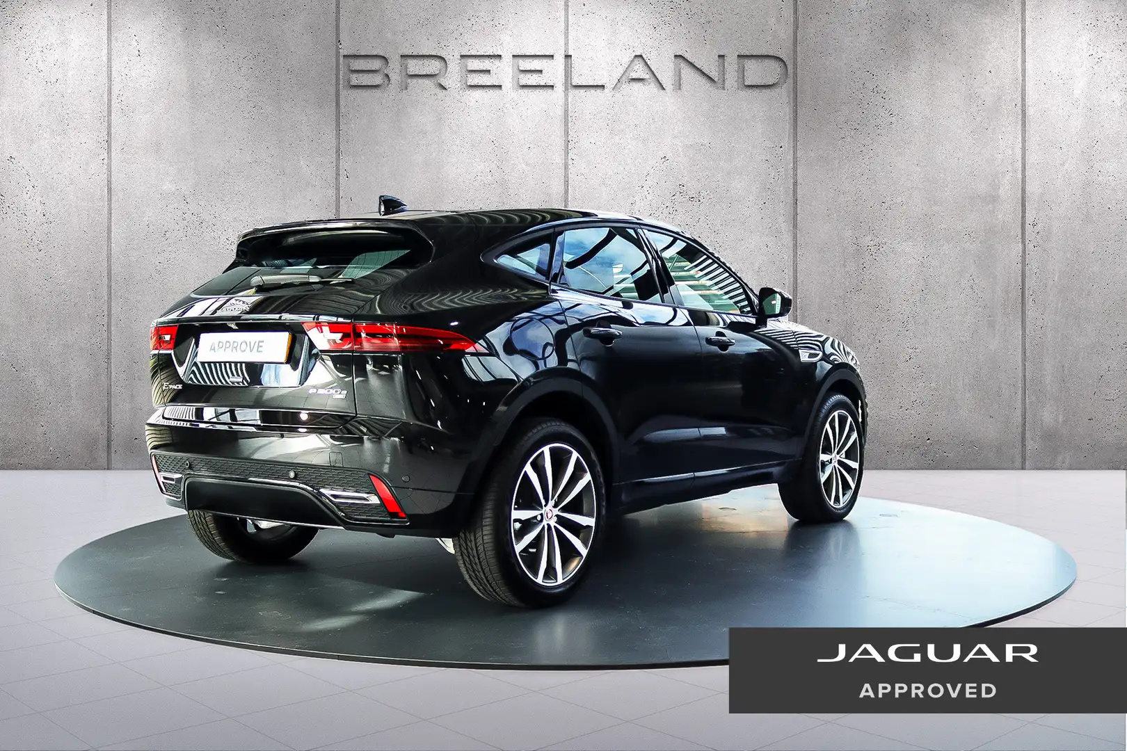 Jaguar E-Pace P300e R-Dynamic SE | Panoramadak | Cold Climate Pa Zwart - 2