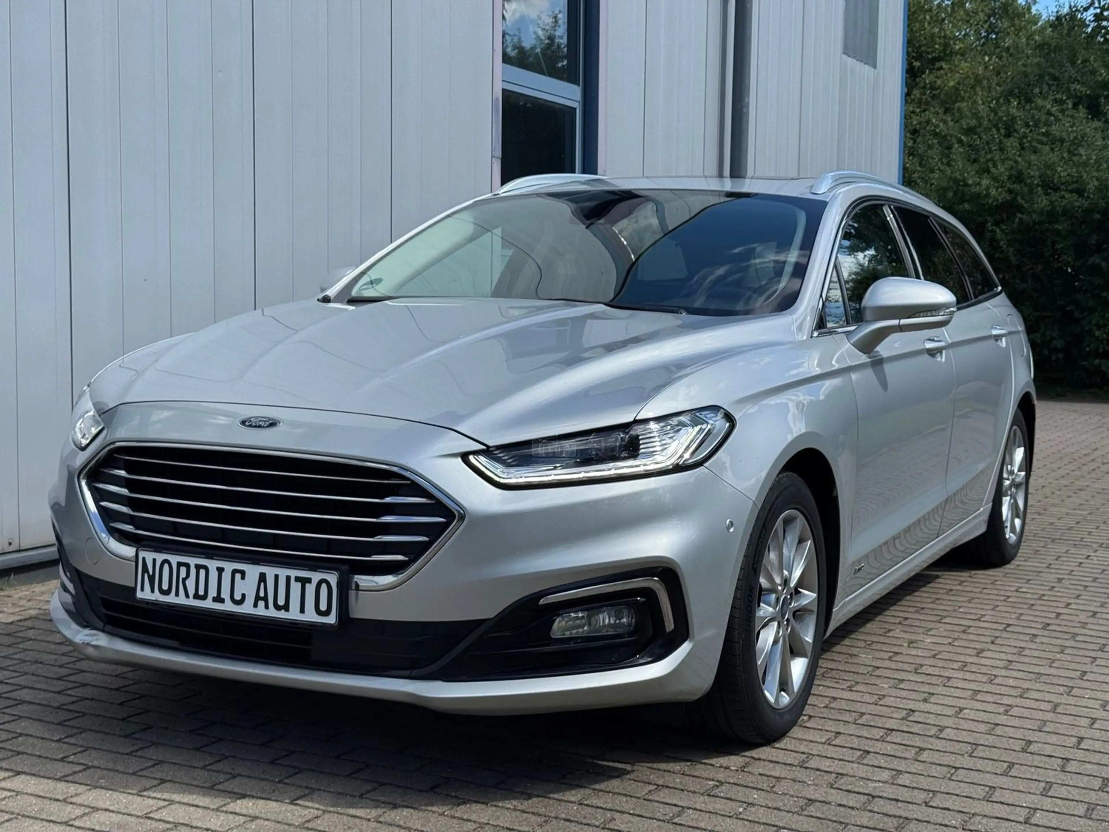 Ford Mondeo 2.0 EcoBlue Titanium AWD+ACC+AHK+CAM+PANO
