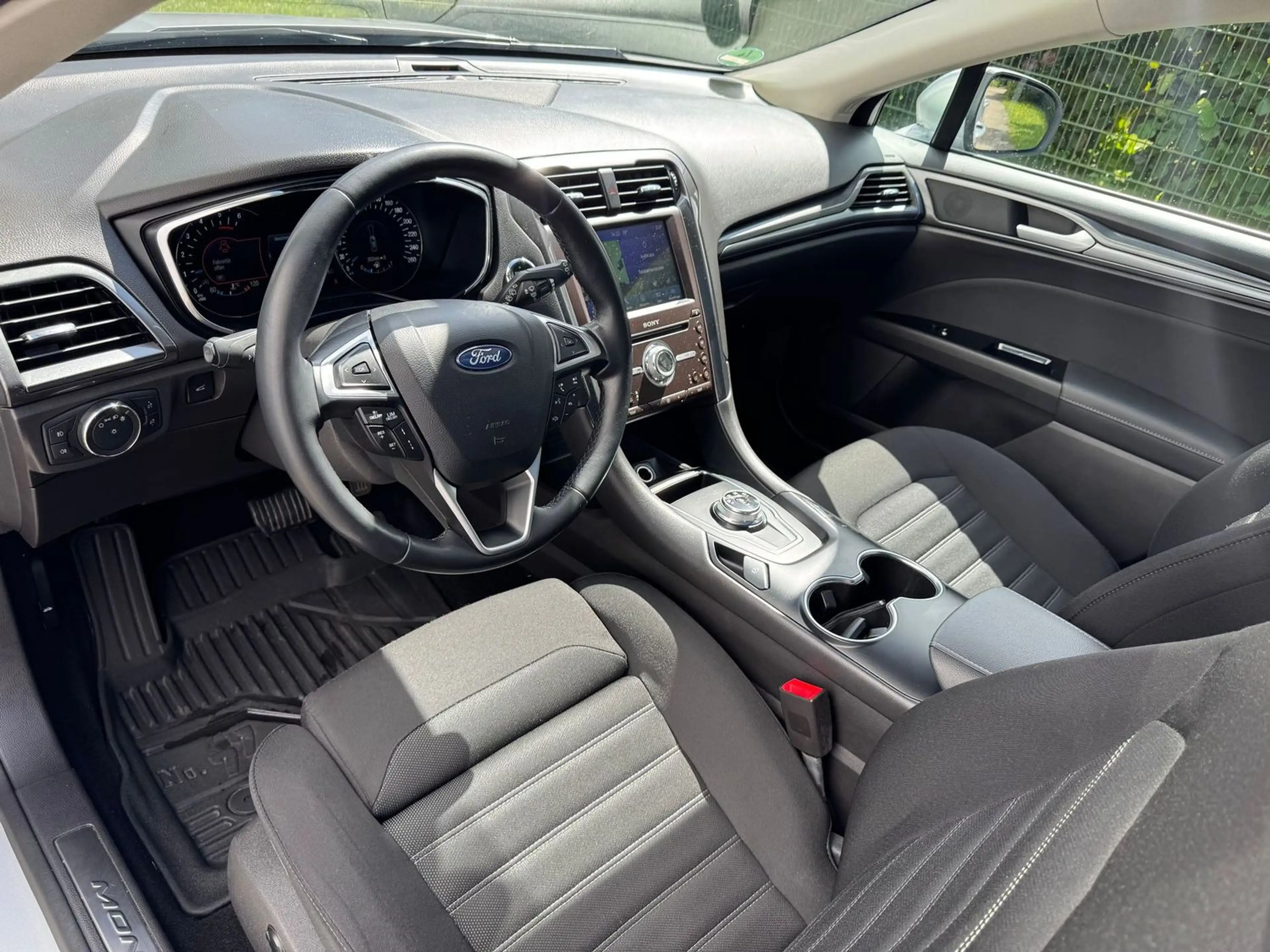 Ford Mondeo 2.0 EcoBlue Titanium AWD+ACC+AHK+CAM+PANO — photo 10