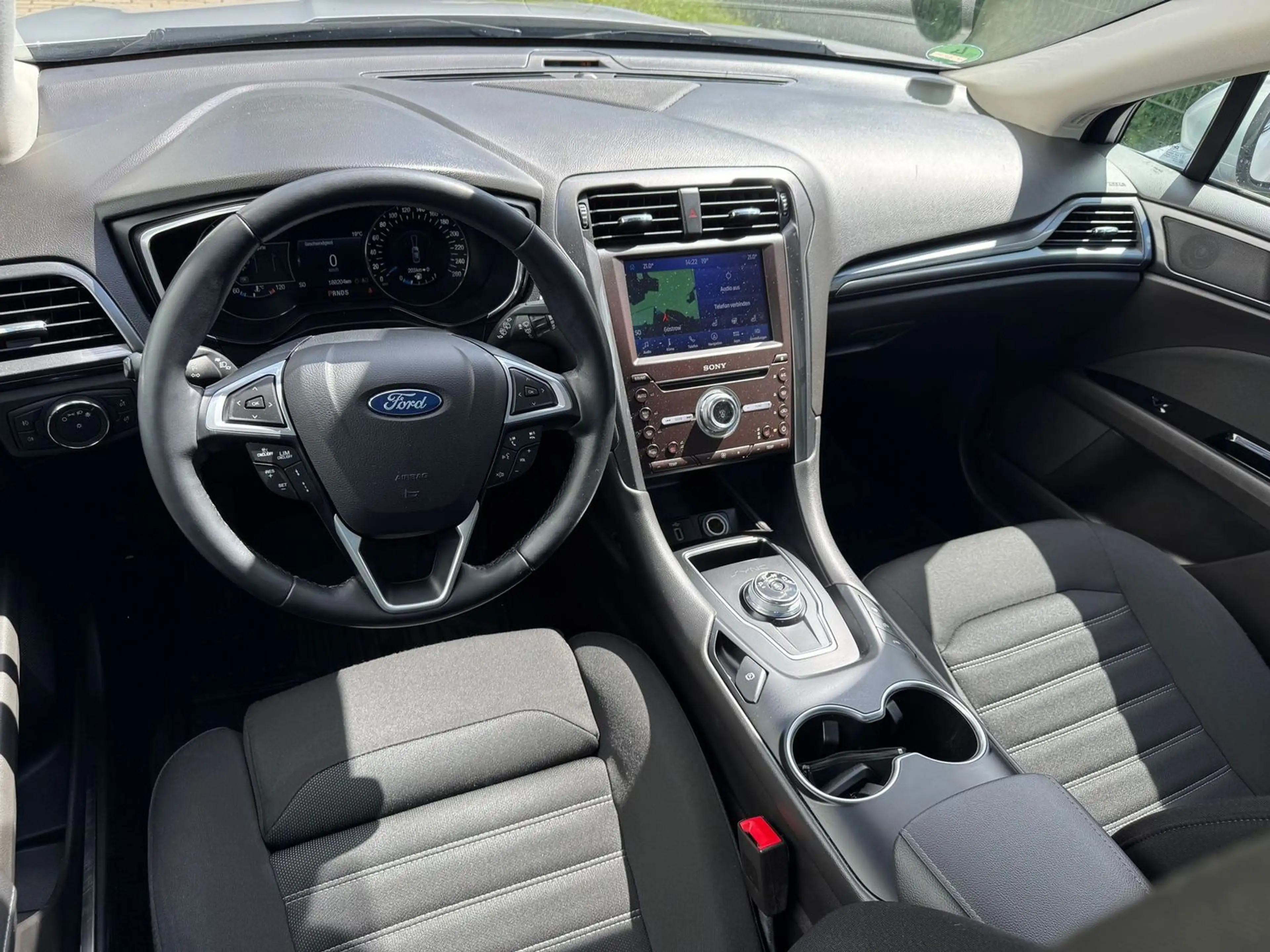 Ford Mondeo 2.0 EcoBlue Titanium AWD+ACC+AHK+CAM+PANO — photo 2
