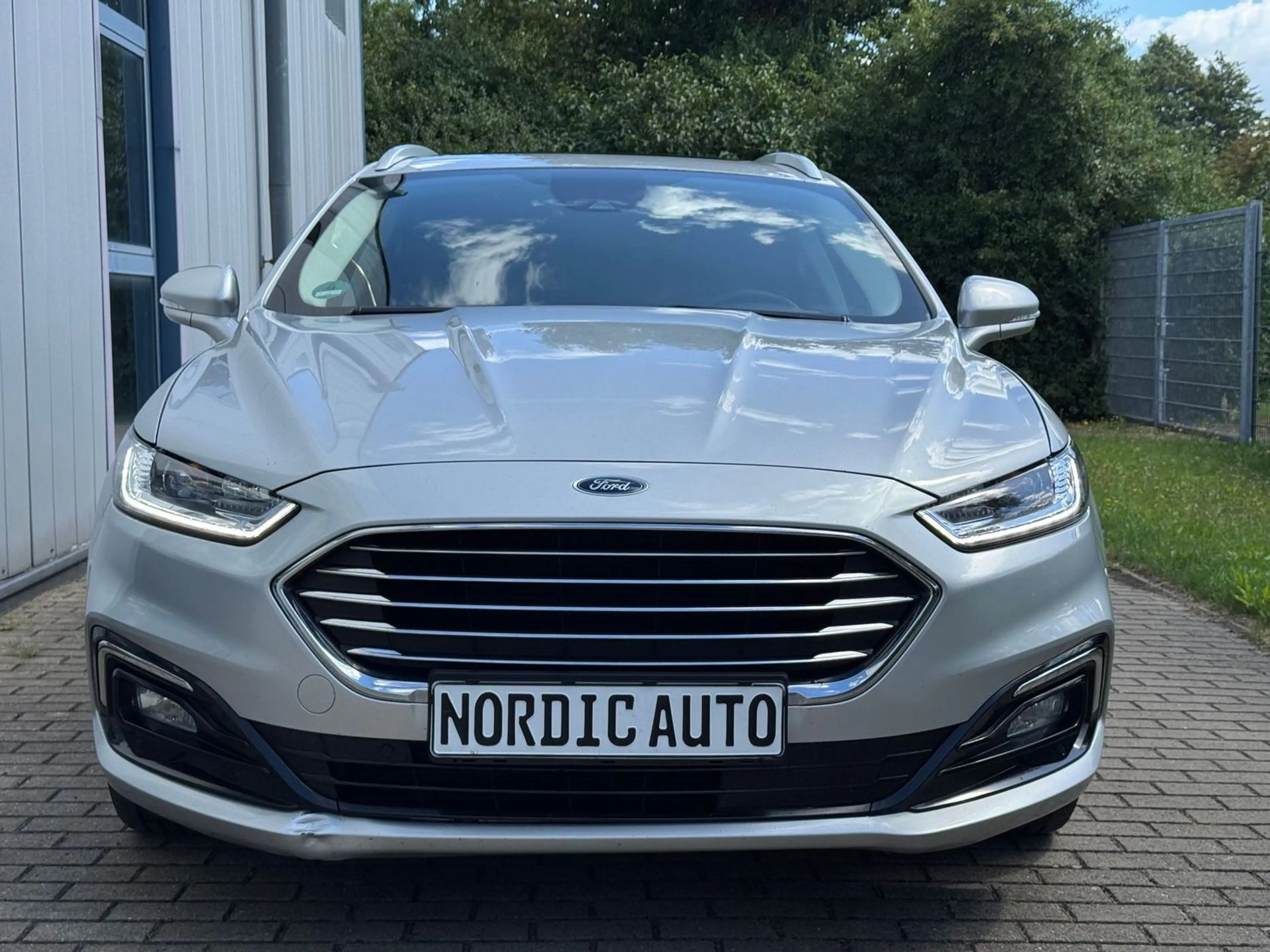 Ford Mondeo 2.0 EcoBlue Titanium AWD+ACC+AHK+CAM+PANO — photo 3