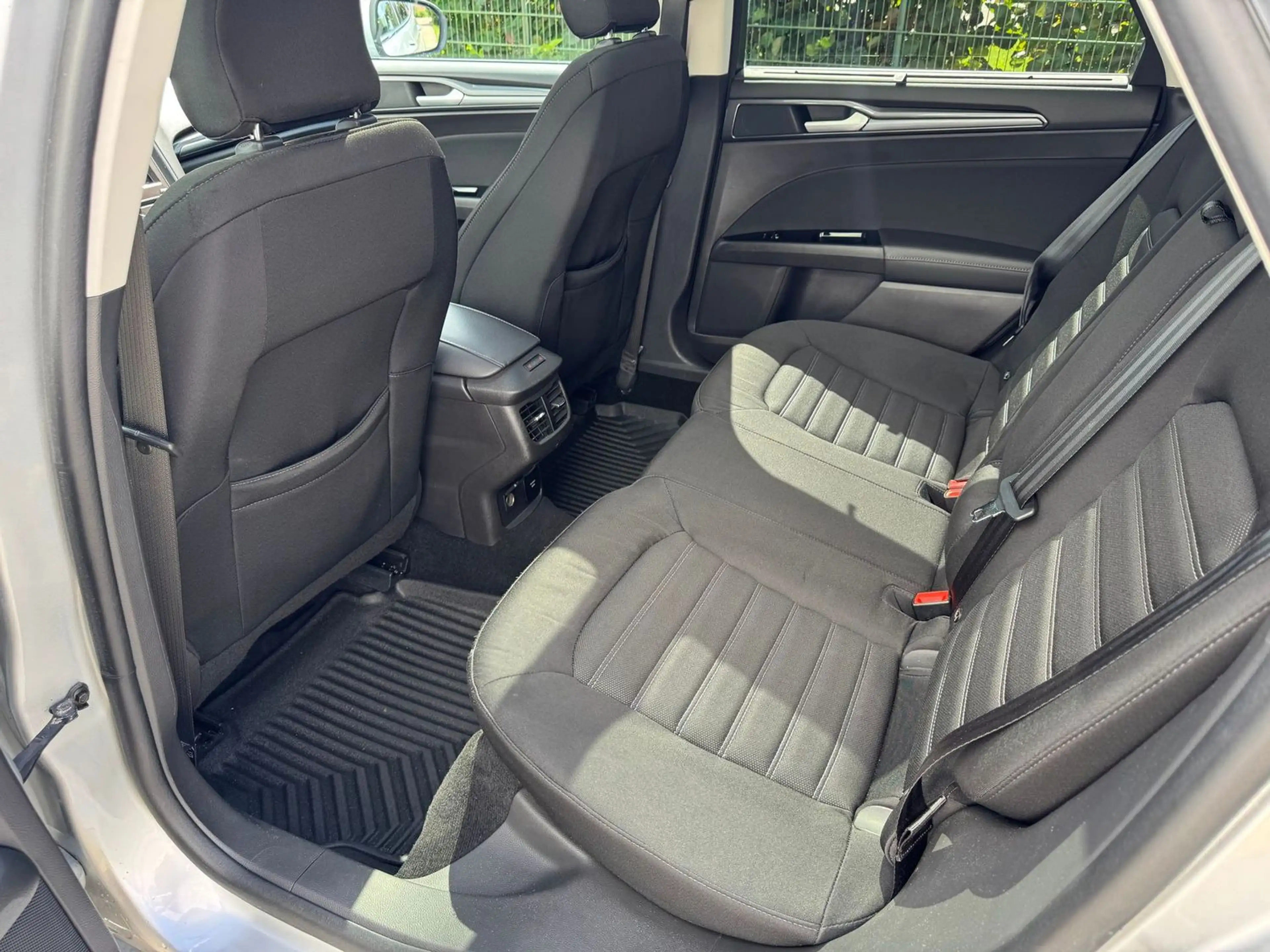 Ford Mondeo 2.0 EcoBlue Titanium AWD+ACC+AHK+CAM+PANO — photo 12