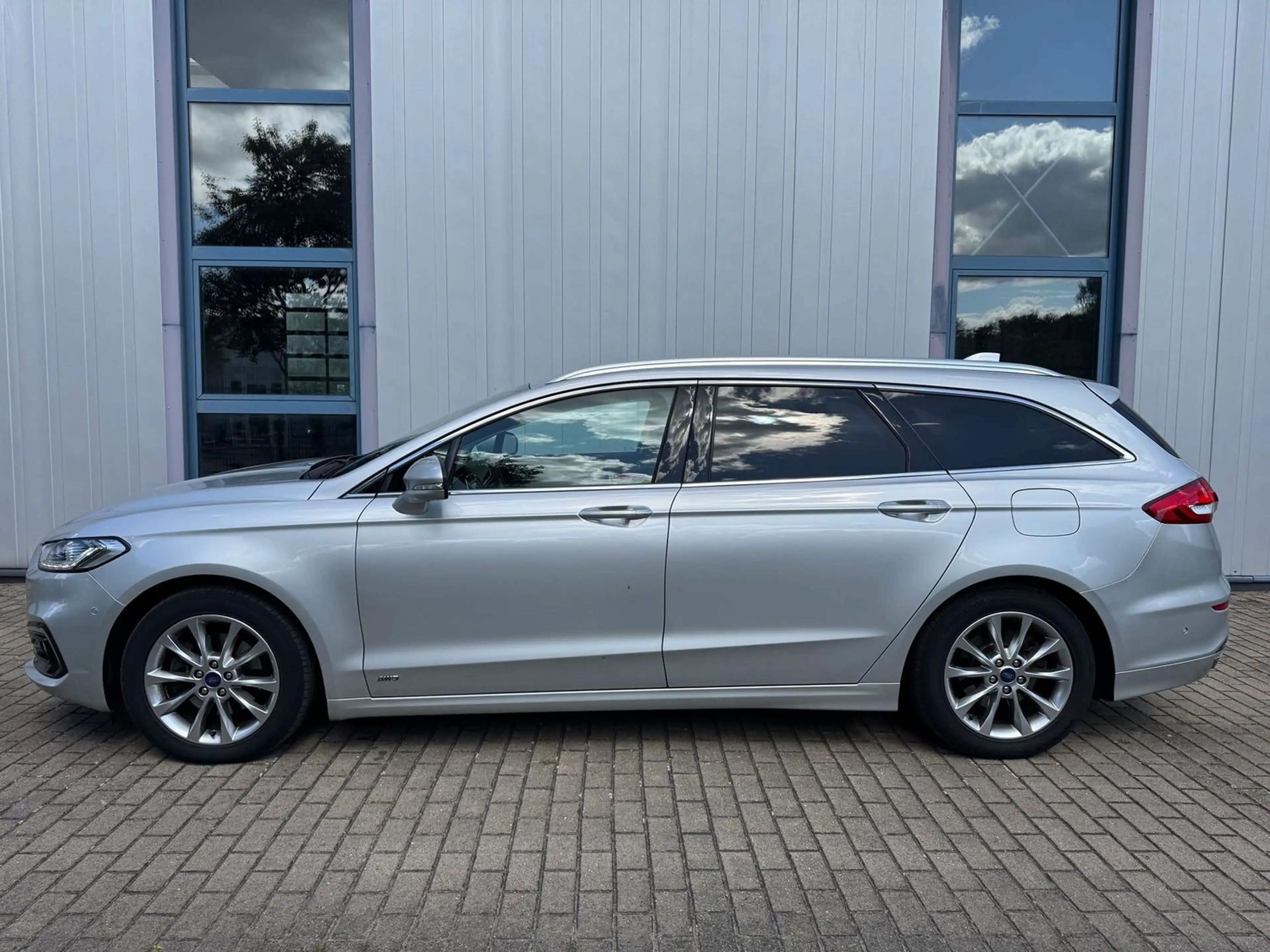 Ford Mondeo 2.0 EcoBlue Titanium AWD+ACC+AHK+CAM+PANO — photo 4
