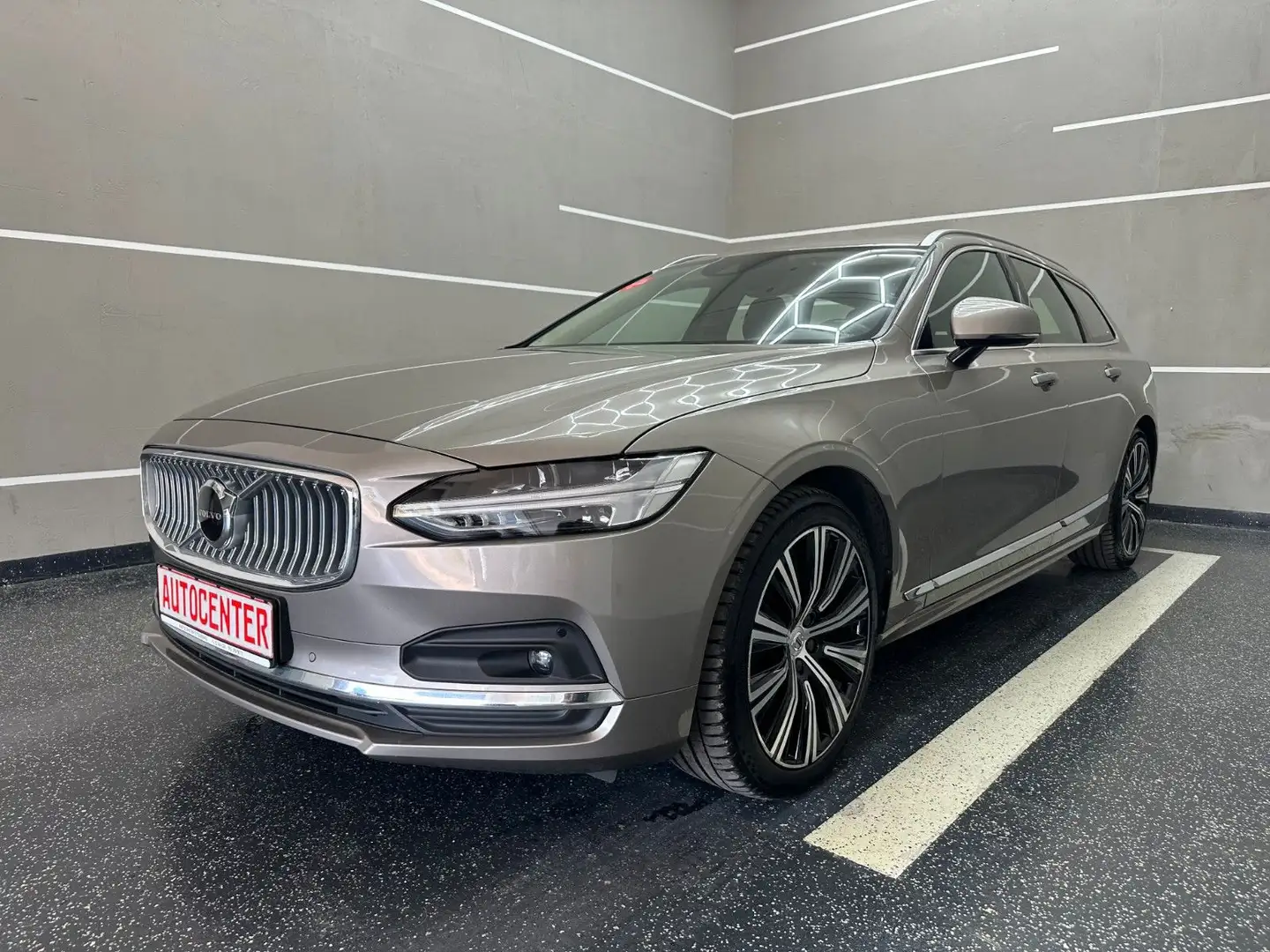 Volvo V90 Inscription "LEDER-NAVI-SITZH-CAM-PDC-ALU" Grau - 1