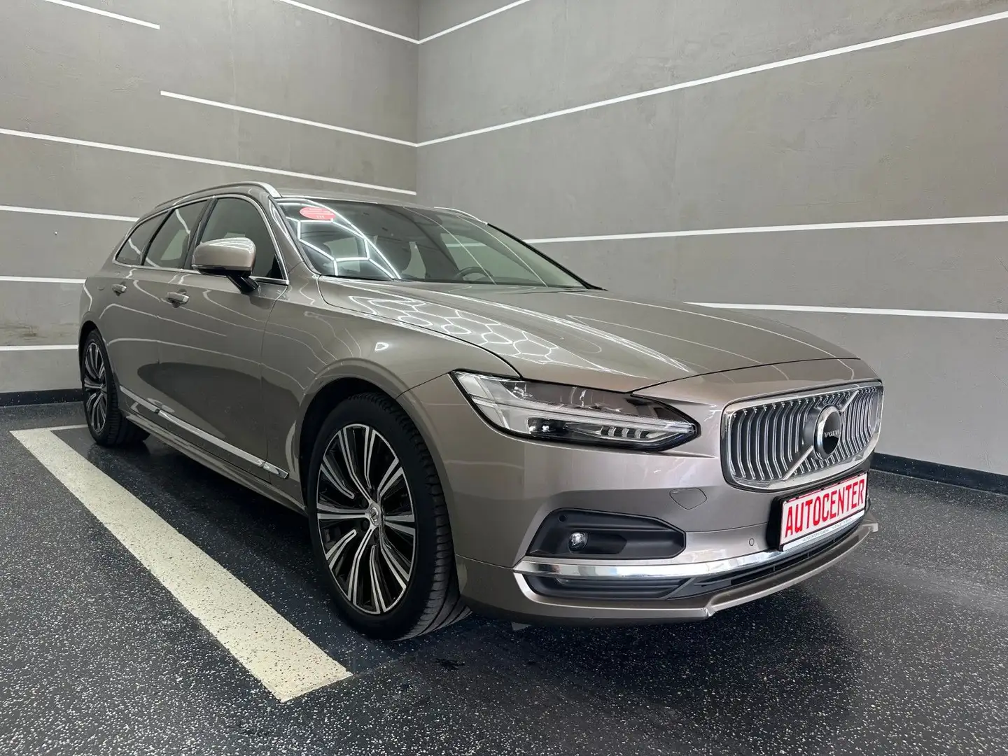 Volvo V90 Inscription "LEDER-NAVI-SITZH-CAM-PDC-ALU" Grau - 2