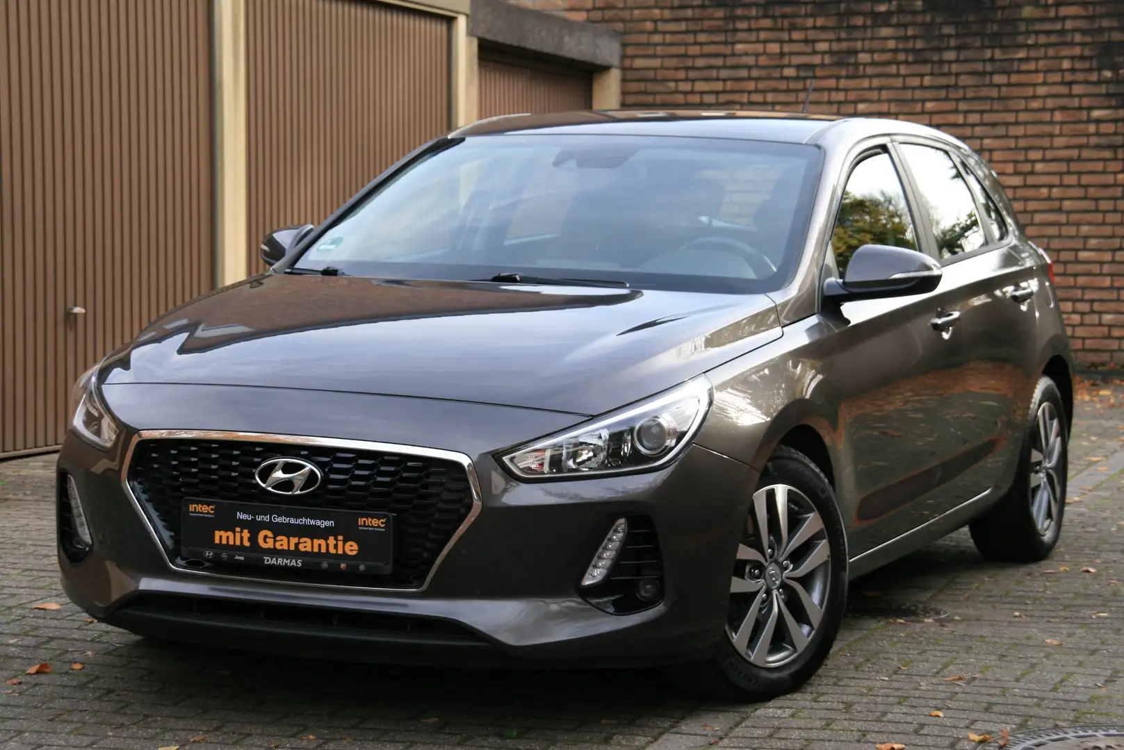 Hyundai i30 Trend Alu Klima SHZ LHZ SH Garantie Gris - 1