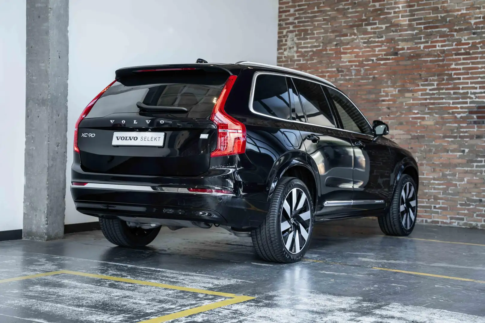 Volvo XC90 T8 Plug-in hybrid AWD Ultra Bright | Bowers & Wilk Zwart - 2