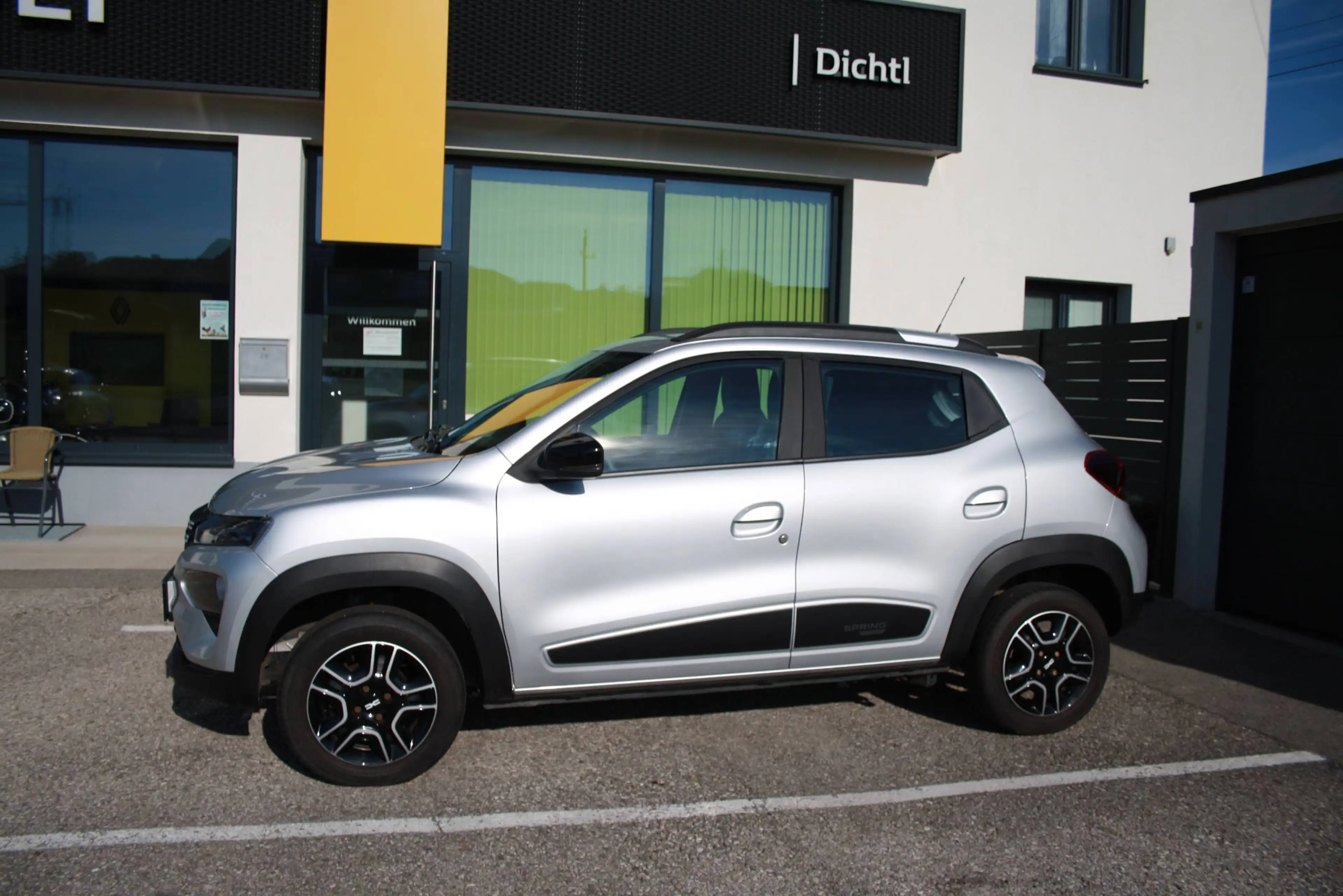 Dacia Spring Essential Electric 45 — photo 3
