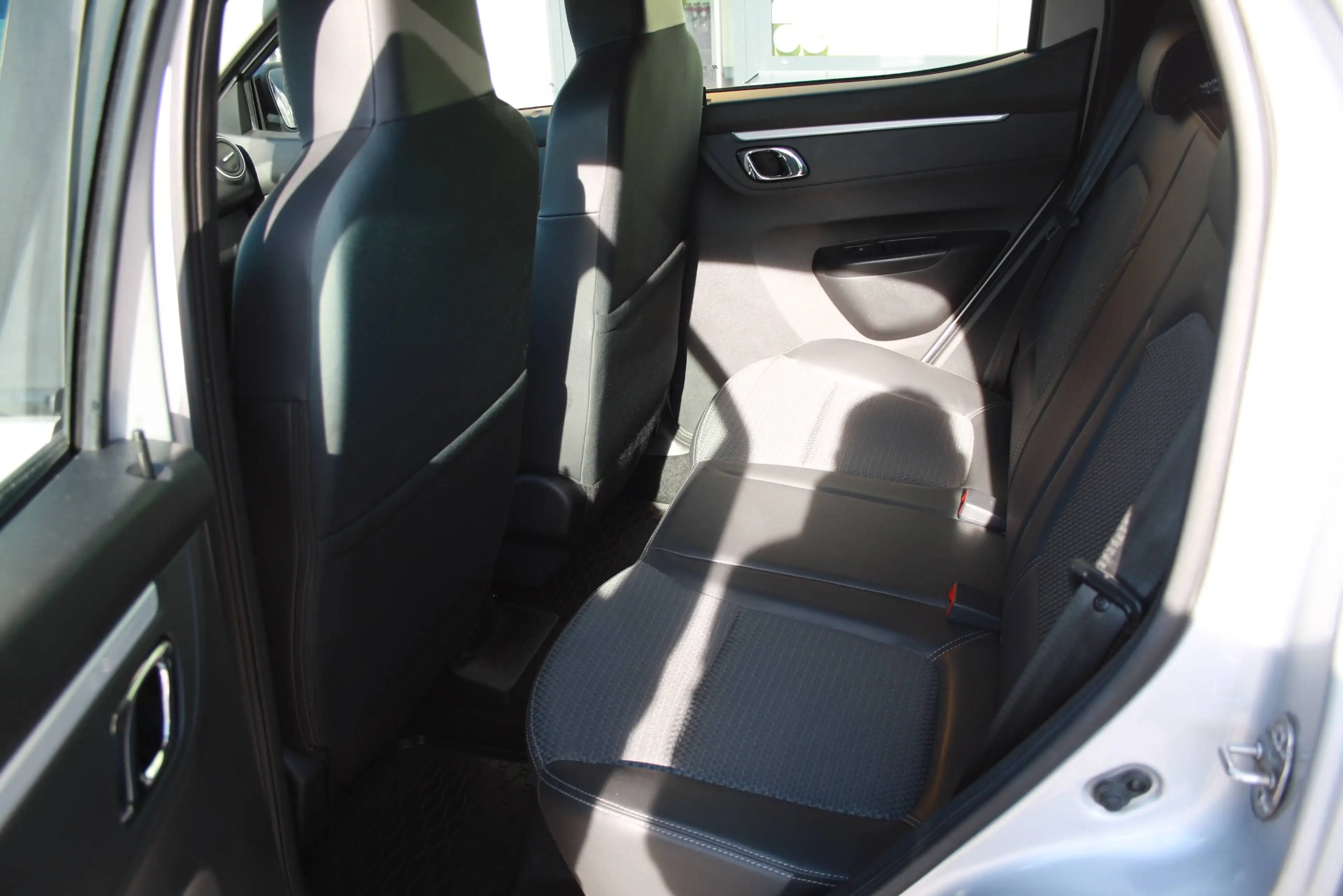 Dacia Spring Essential Electric 45 — photo 11