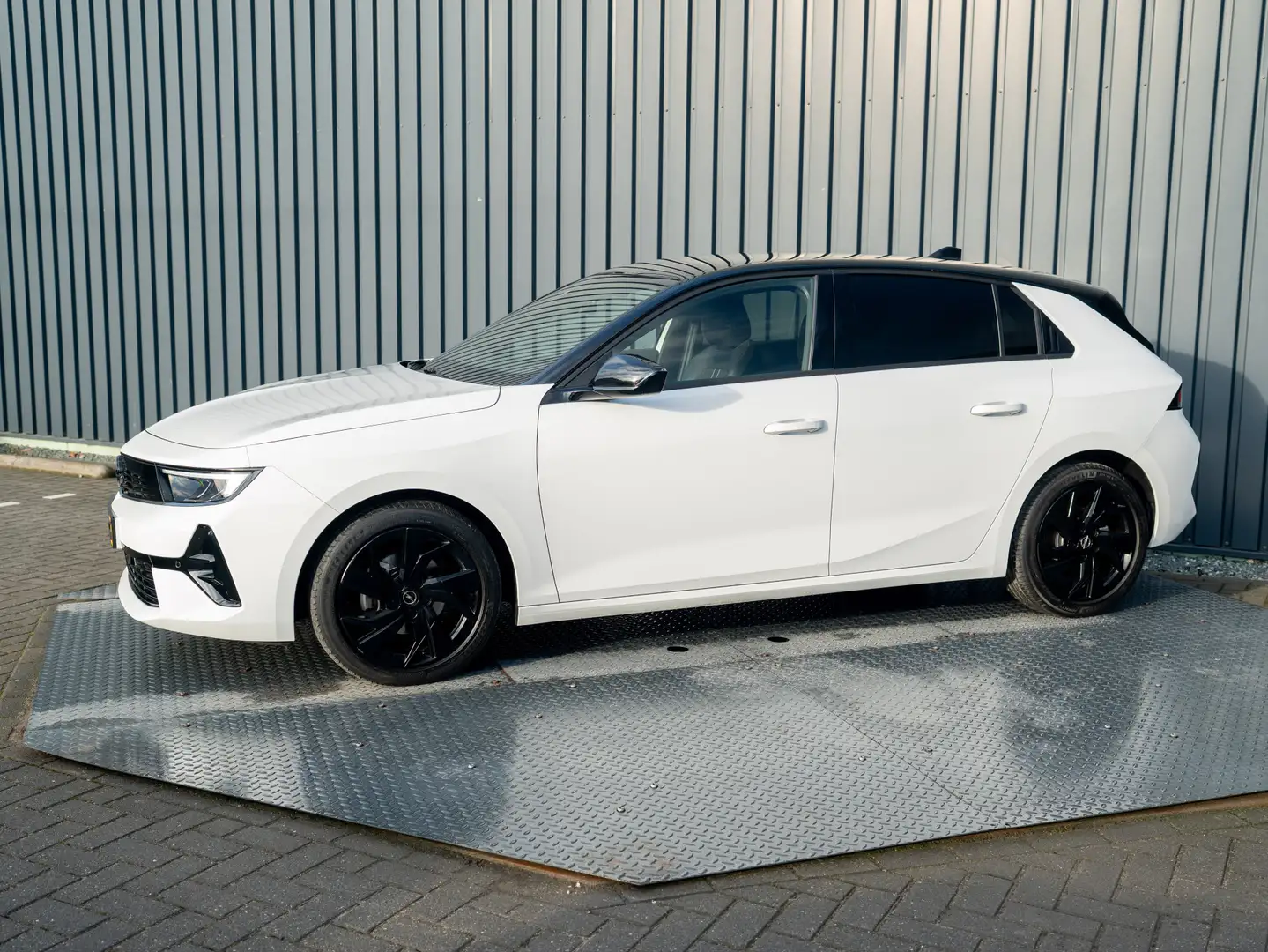 Opel Astra 1.2 130Pk GS Line | Keyless | 360 Camera | Stoel & Weiß - 2