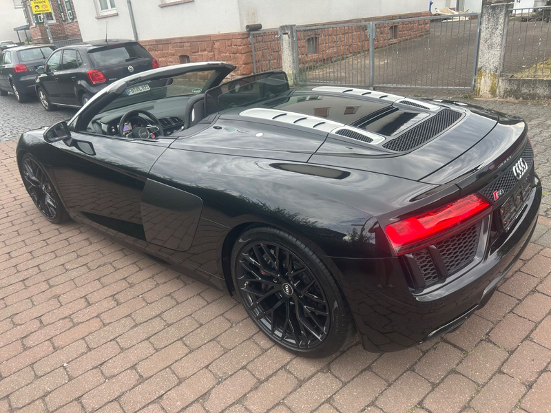 Audi R8 V10*Spyder*Carbon*Ceramic*LED*Sportabgas* — photo 7