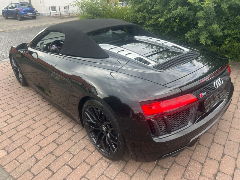 Audi R8 V10*Spyder*Carbon*Ceramic*LED*Sportabgas* — photo 12