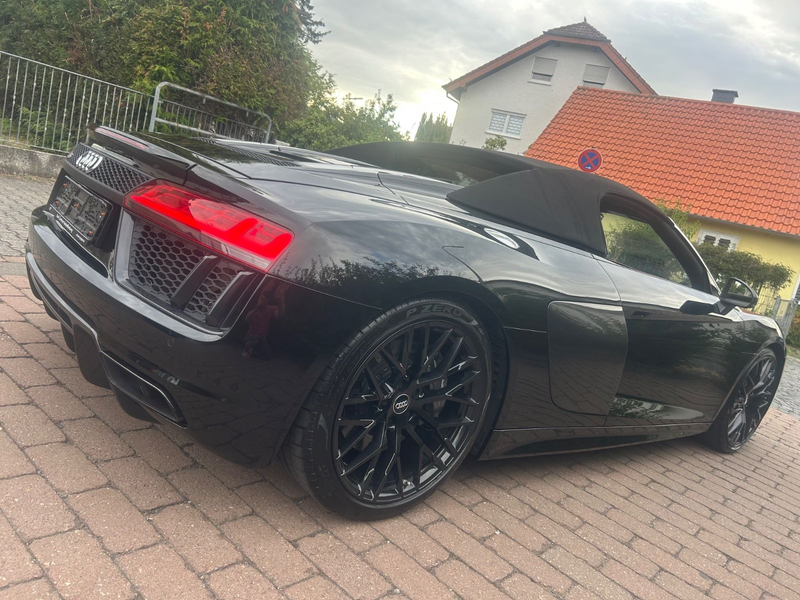 Audi R8 V10*Spyder*Carbon*Ceramic*LED*Sportabgas* — photo 13