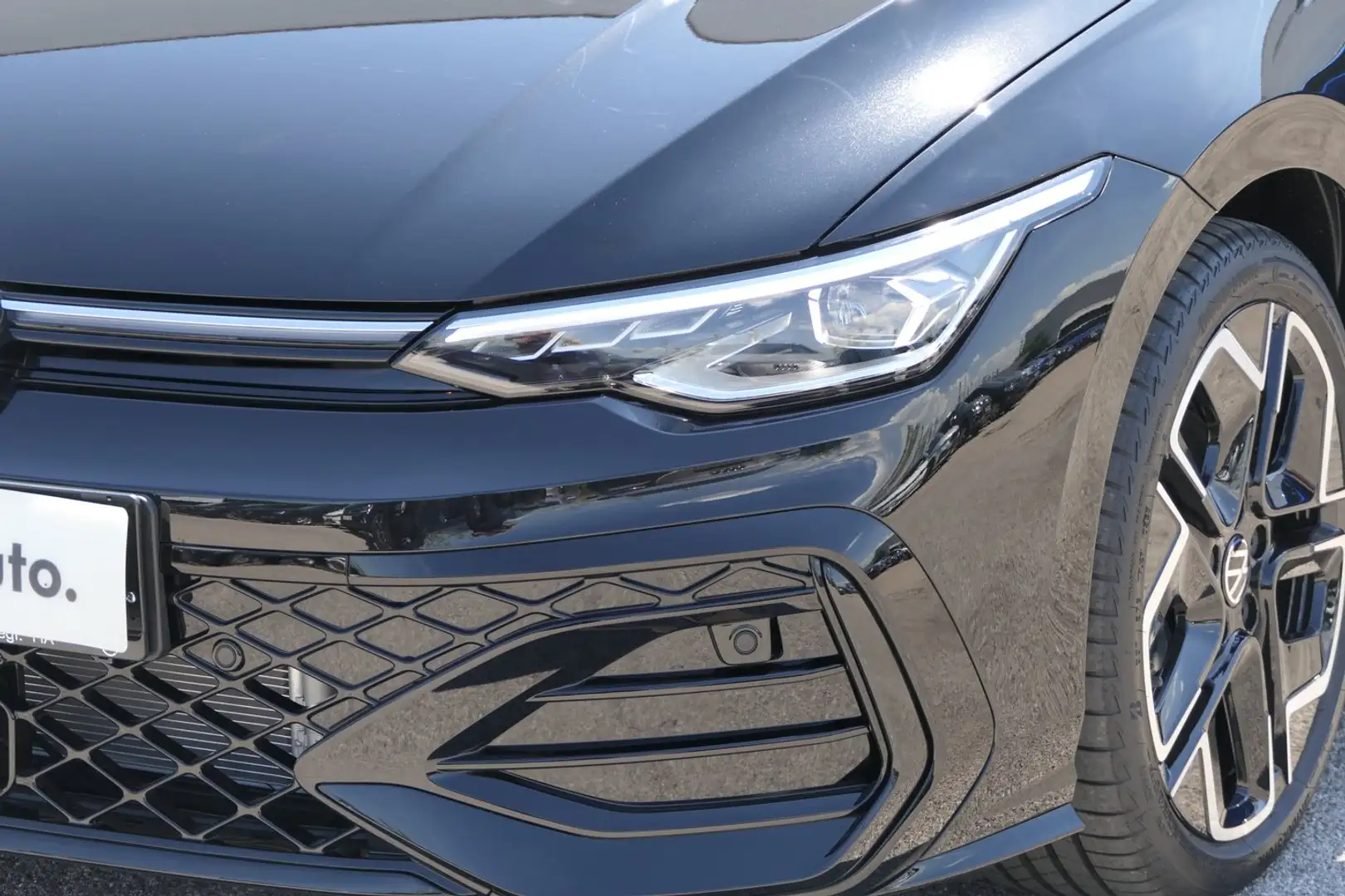 Volkswagen Golf Variant R-Line mHeV DSG Schwarz - 2
