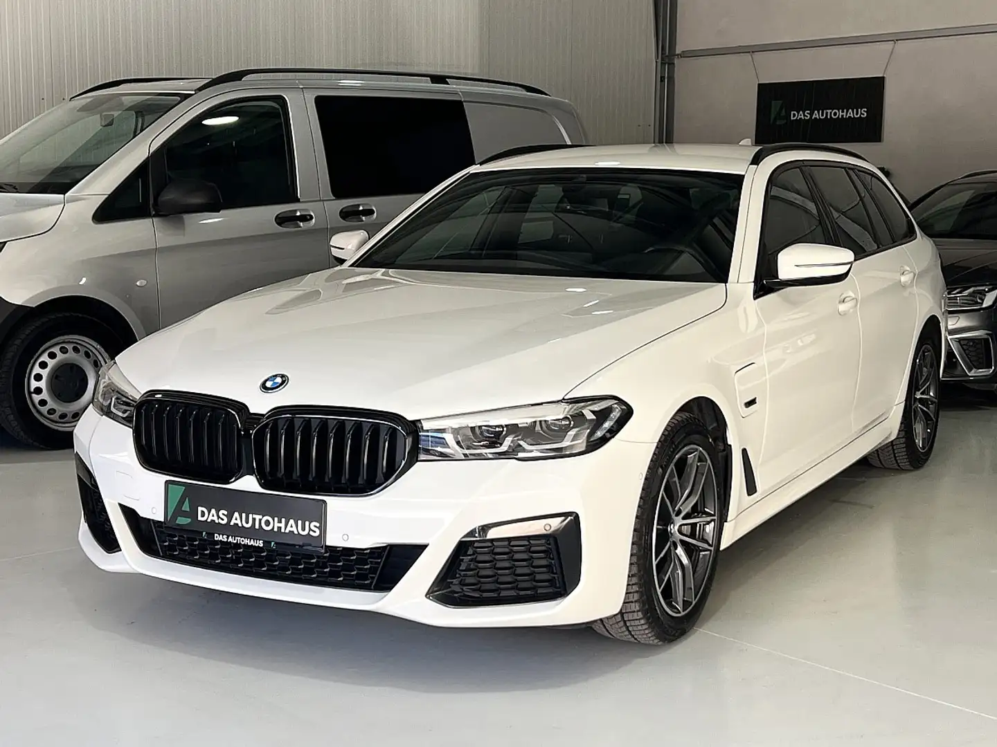BMW 530 e xDrive Touring Aut.M-SPORT Weiß - 1