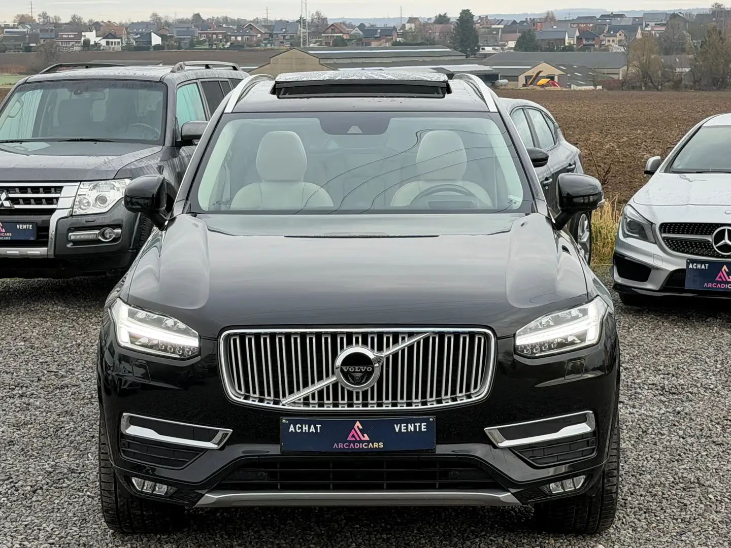 Volvo XC90 TOIT PANO - ATT REMORQUE - CUIR - FULL OPTIONS Noir - 2