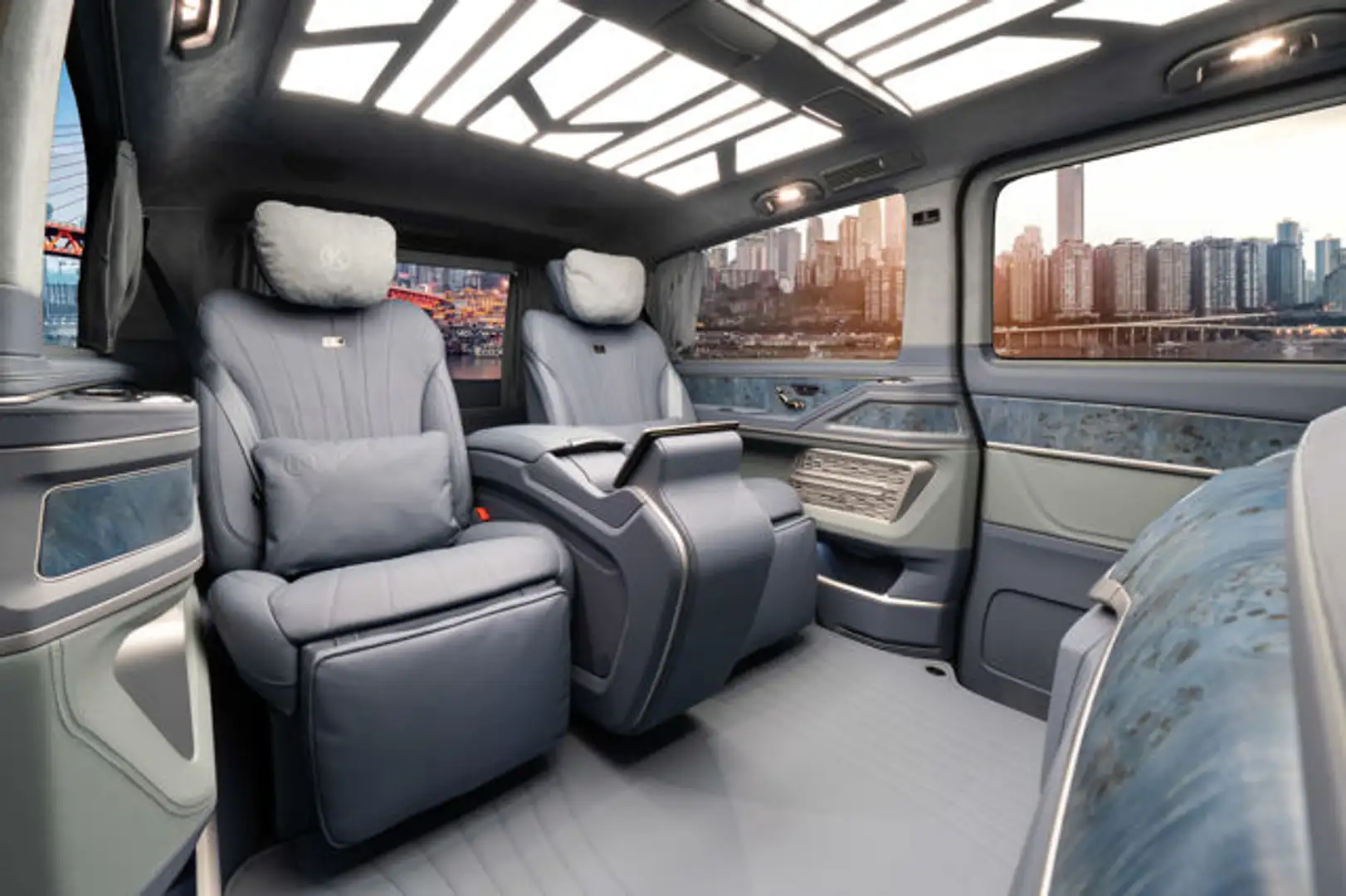 Mercedes-Benz EQV 300 - NEW KLASSEN Luxury VIP Electric Van Modrá - 2