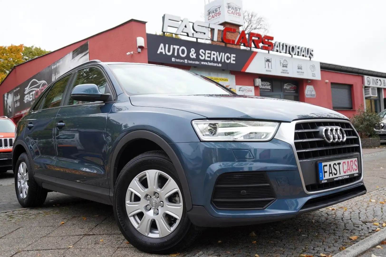 Audi Q3 basis Navi Klima Tempomat SHZ PDC AHK Blau - 1