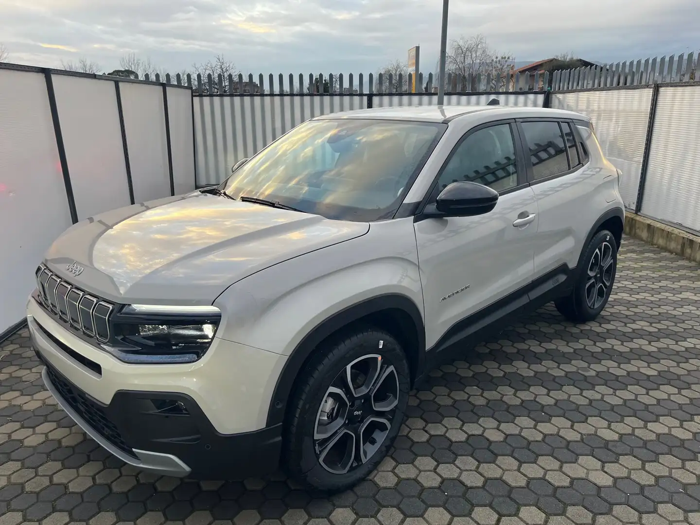 Jeep Avenger Avenger 1.2 turbo e-hybrid Summit fwd 110cv edct6 Beige - 1