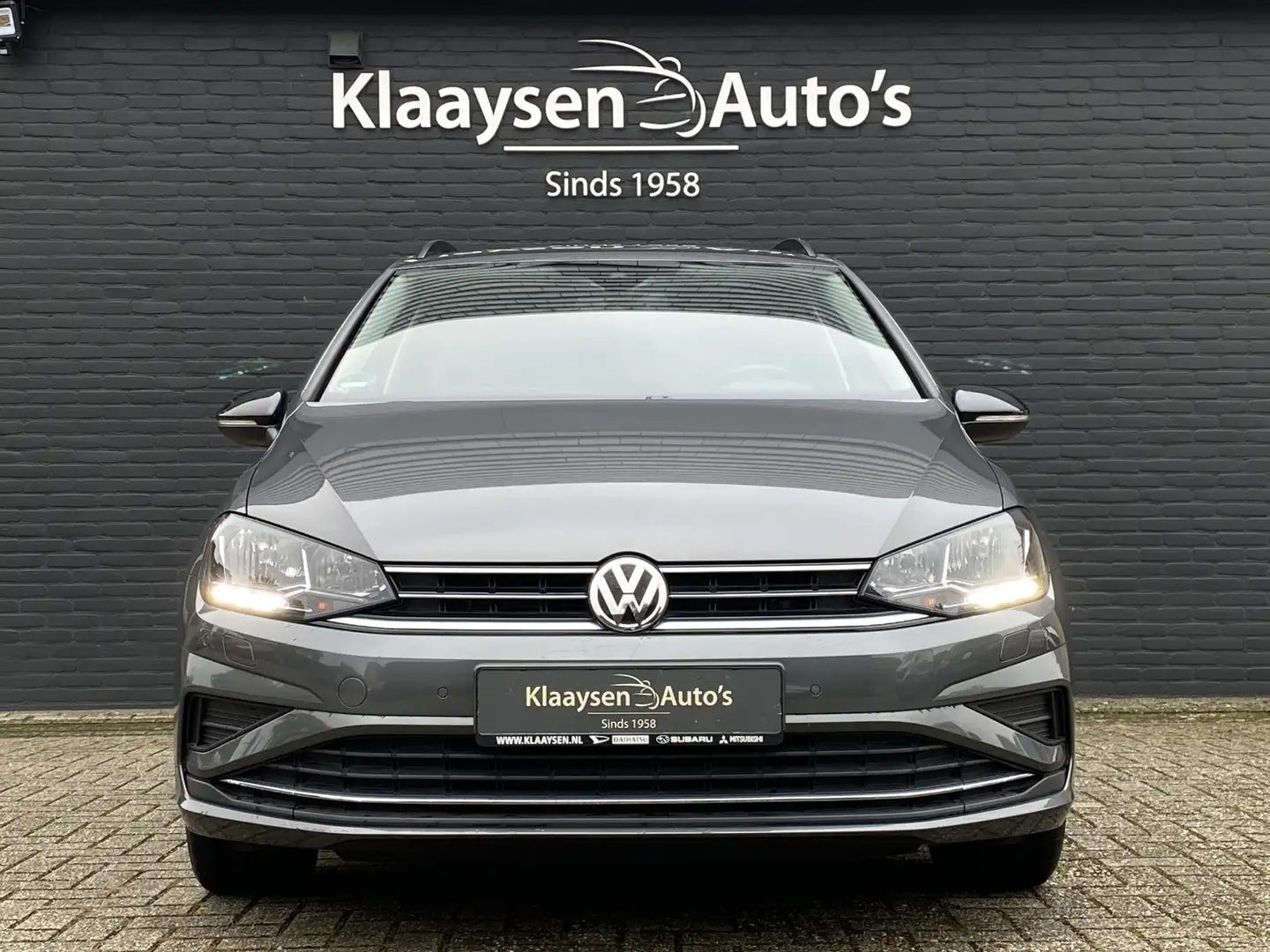 Volkswagen Golf Sportsvan 1.0 TSI Highline IQ Drive 116 pk AUT. | navigatie Grijs - 2