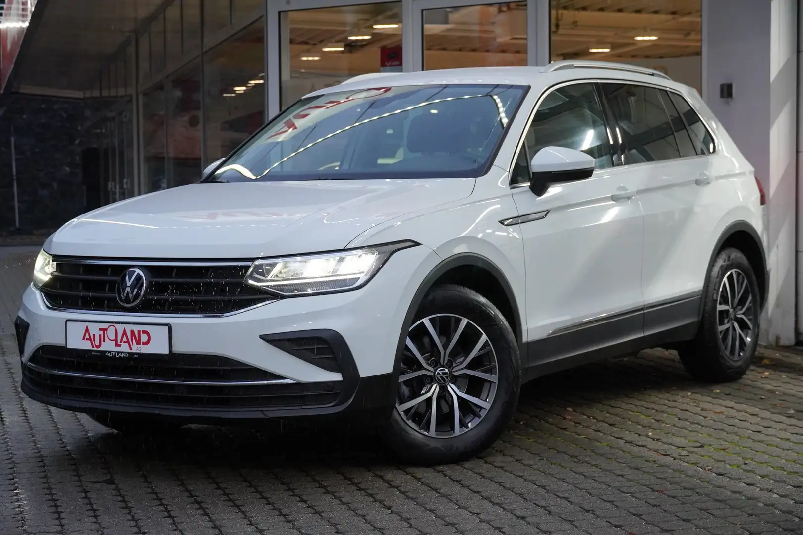 Volkswagen Tiguan 1.5TSI DSG LED Navi ACC Alcantara DAB PDC Weiß - 2