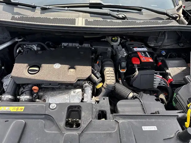 Peugeot 5008 view 5