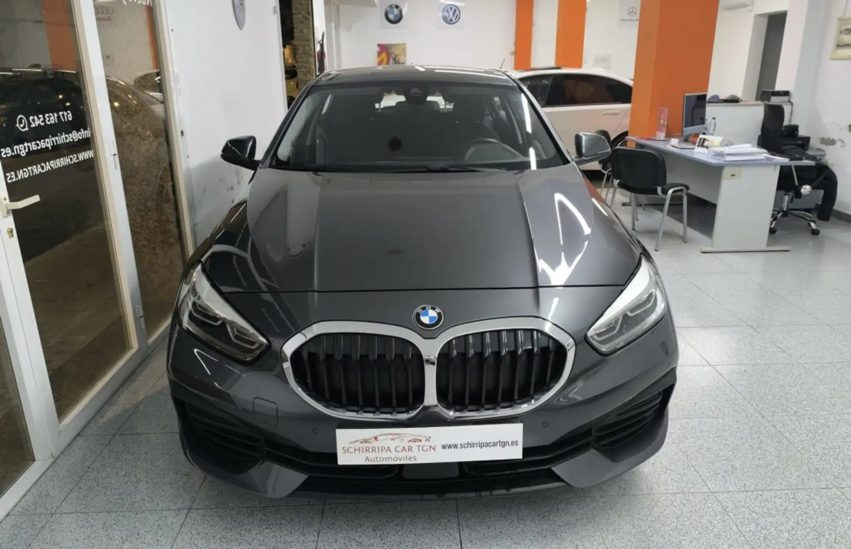 BMW 118 118i Grijs - 2
