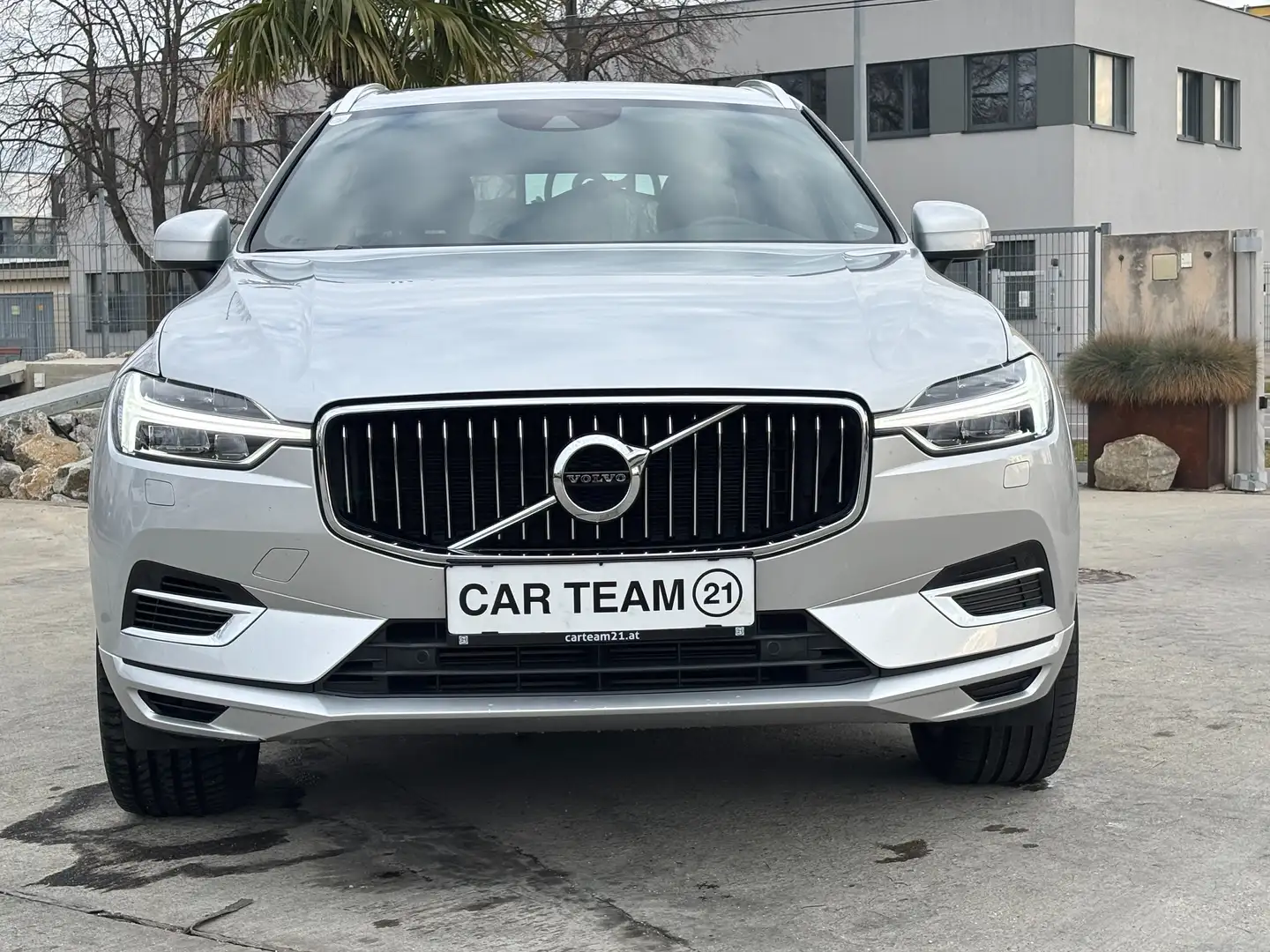 Volvo XC60 Inscription Plug-In Hybrid AWD Plateado - 1