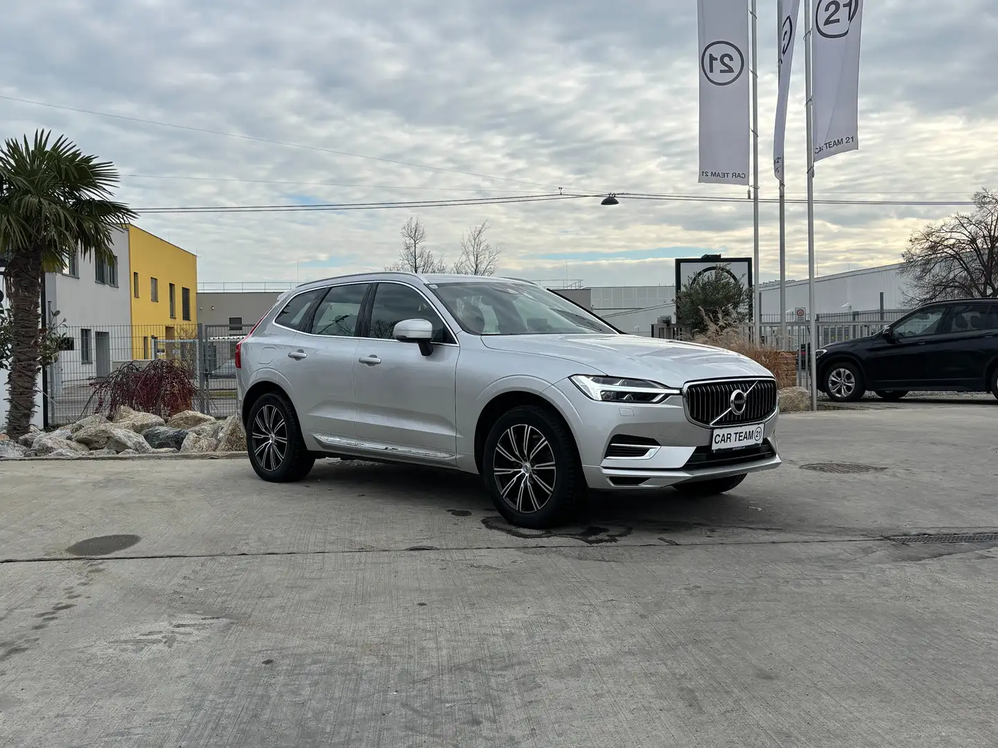 Volvo XC60 Inscription Plug-In Hybrid AWD Plateado - 2