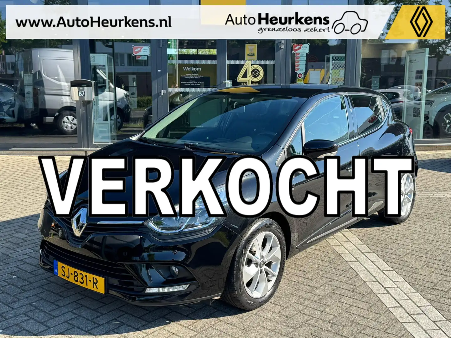 Renault Clio TCe 90 Limited | Parkeersensoren achter | NL-auto Zwart - 1